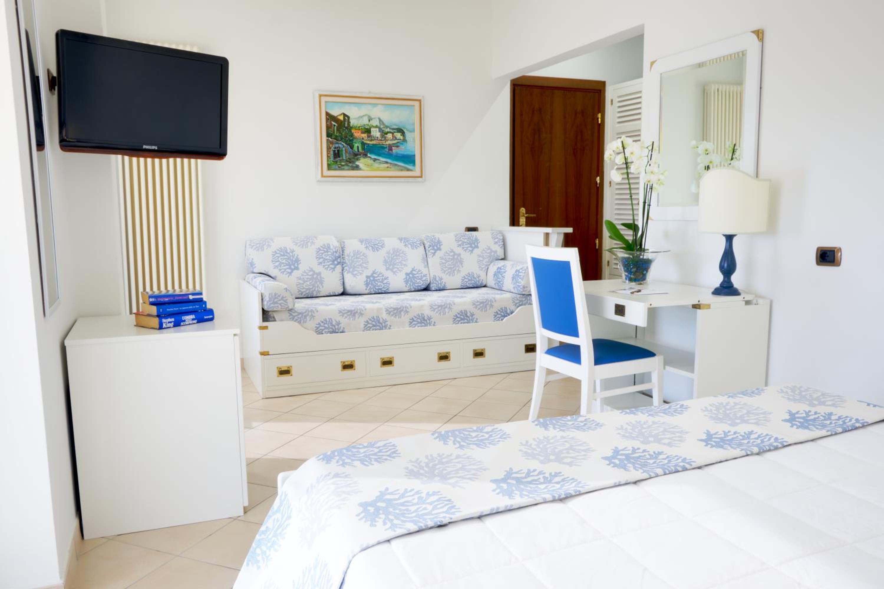Superior Double or Twin Room with Balcony and Sea View - Photo 8