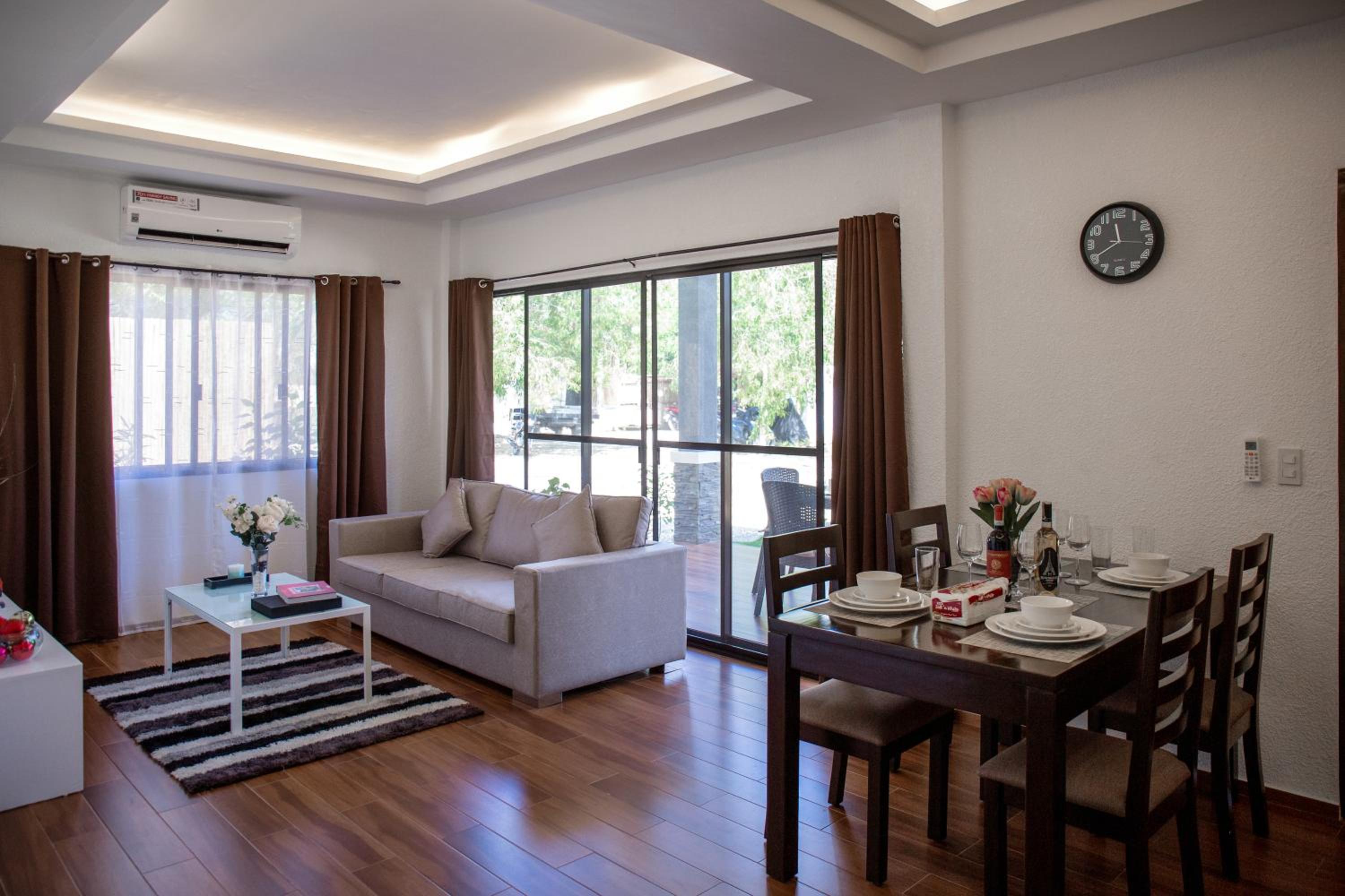 One-Bedroom House - Photo 6