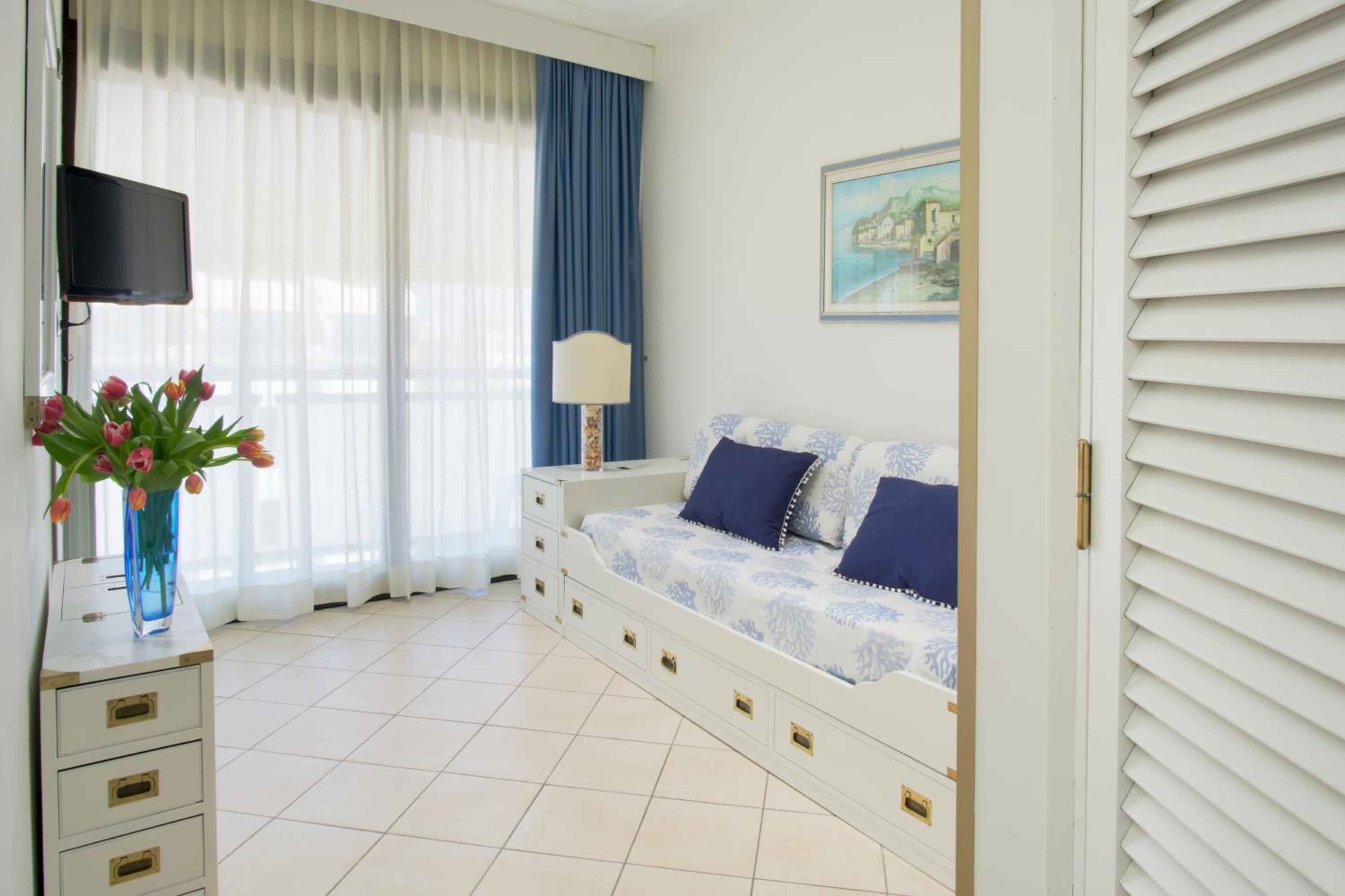 Suite Lateral or Front Sea View - Photo 2