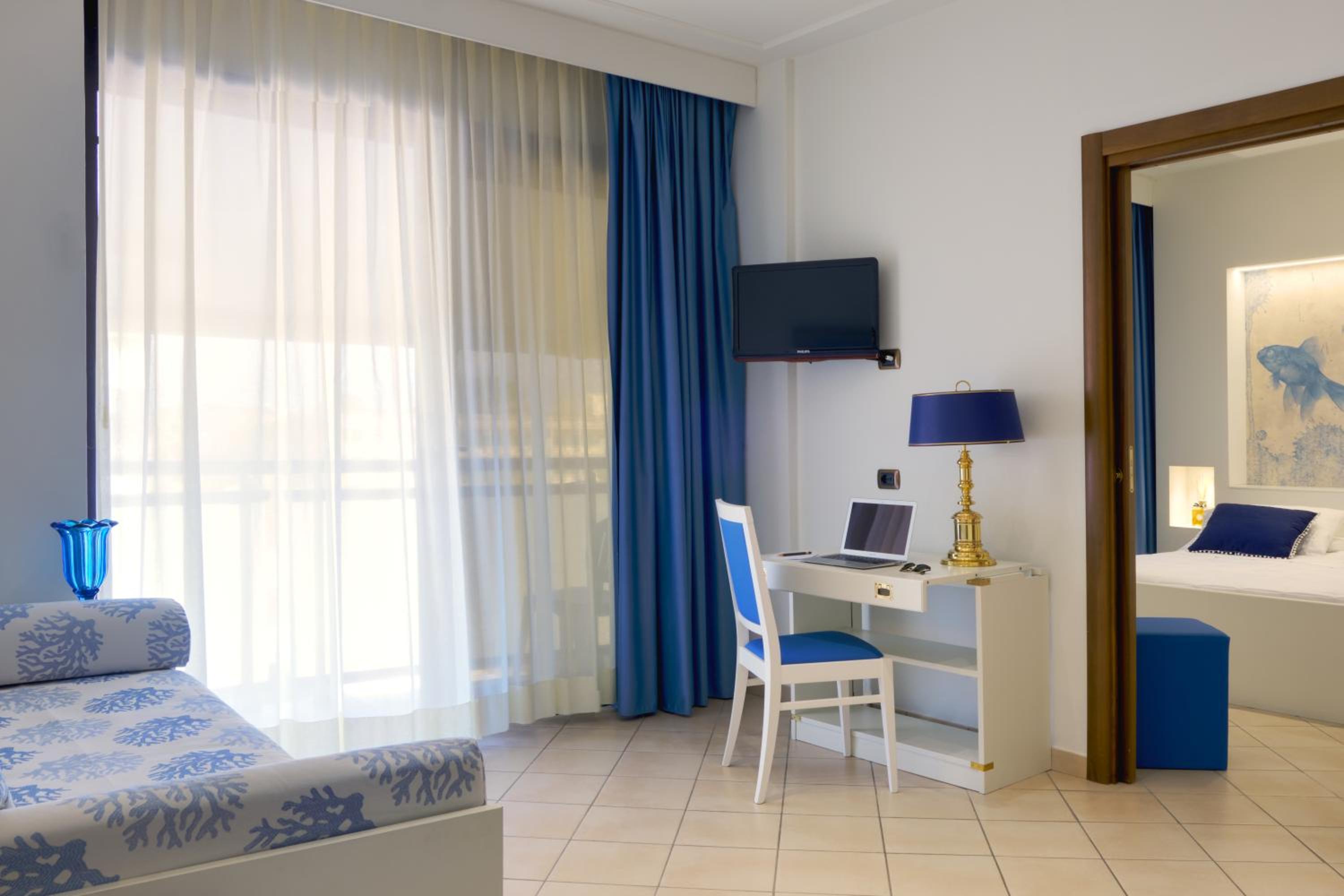 Suite Lateral or Front Sea View - Photo 3