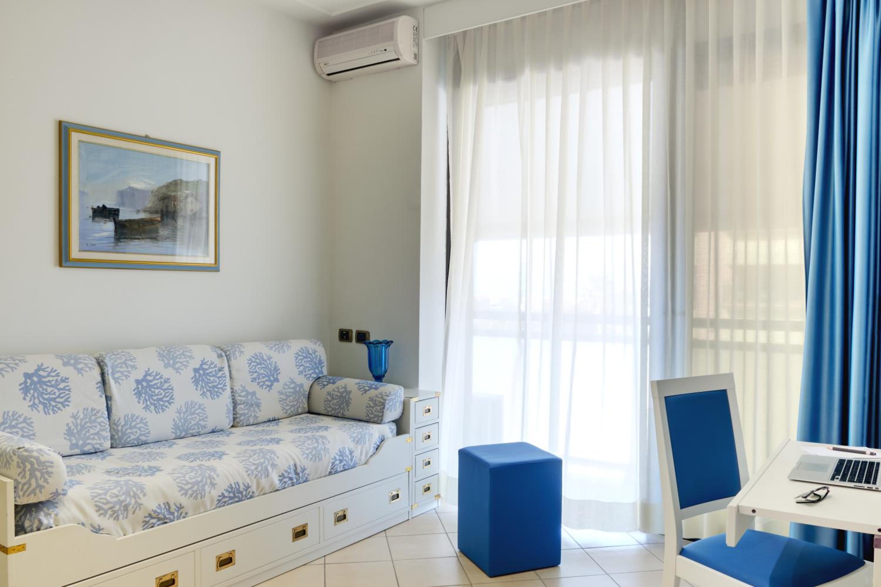 Suite Lateral or Front Sea View - Photo 5