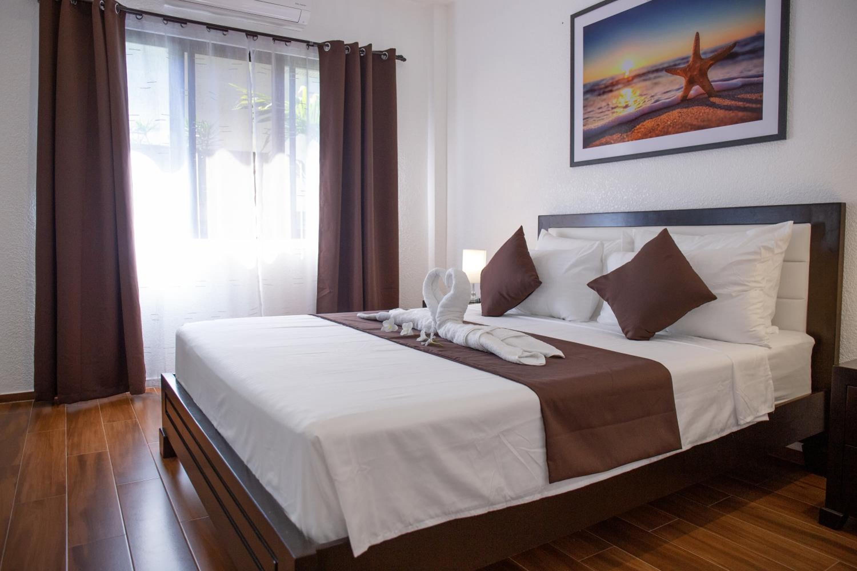 One-Bedroom House - Photo 17