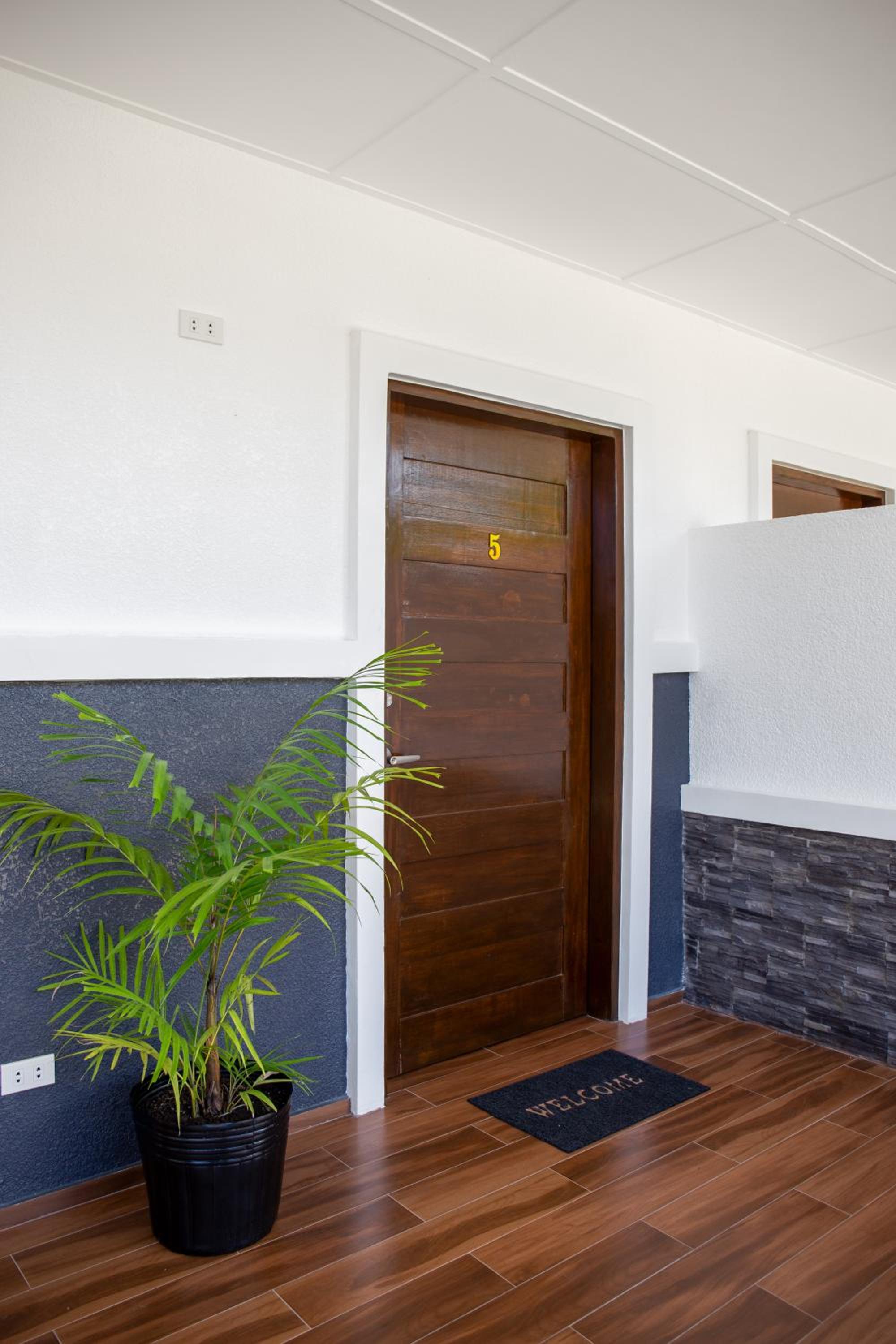 One-Bedroom House - Photo 9