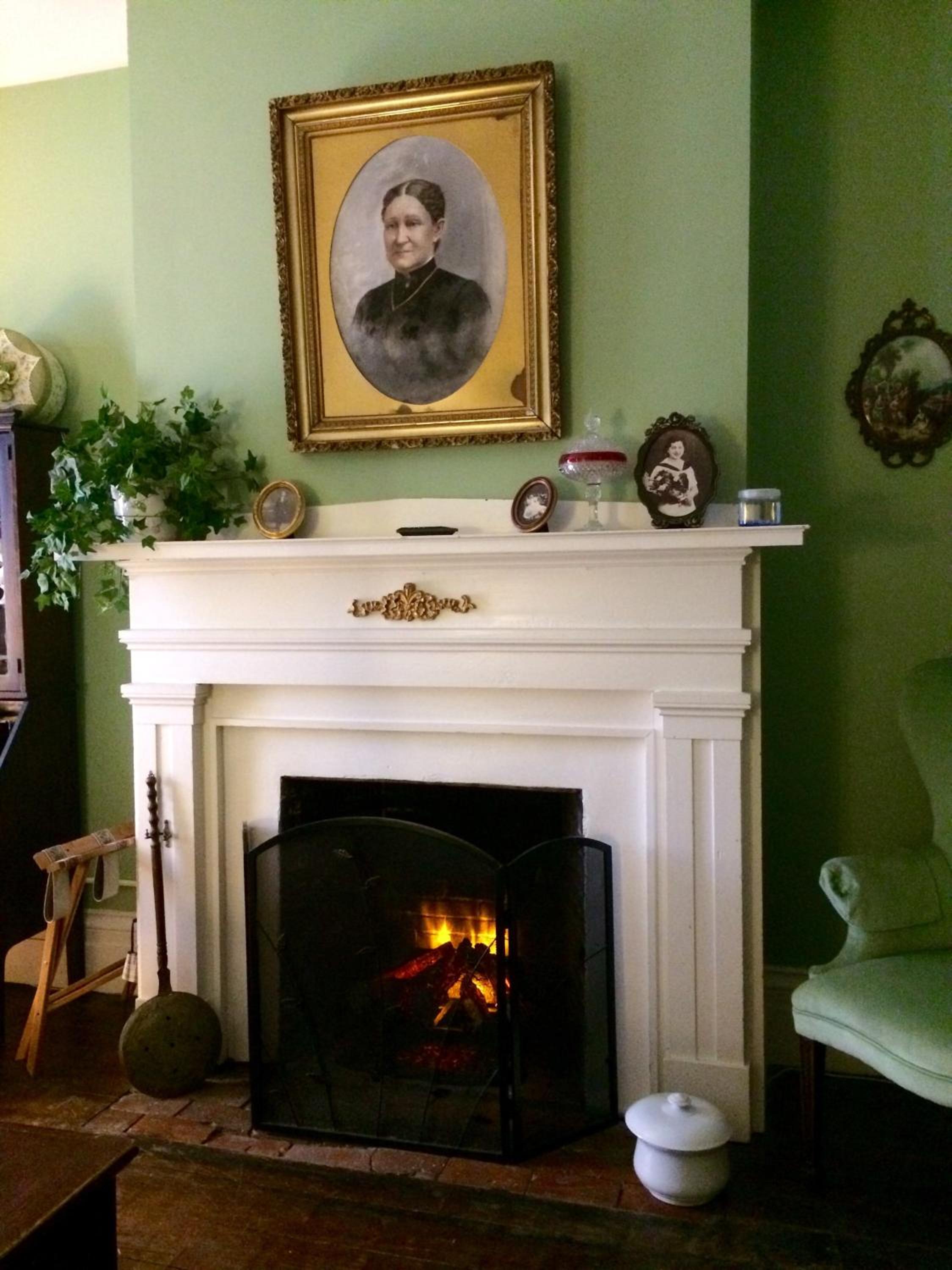 Queen Room - Margaret's Room photo 2
