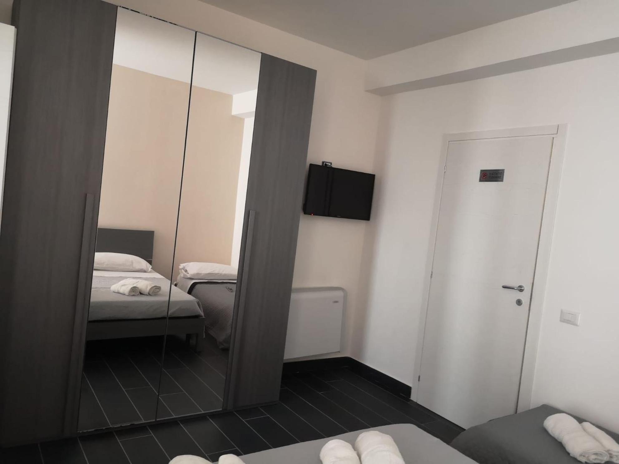 Deluxe Room (2 Adults + 1 Child)