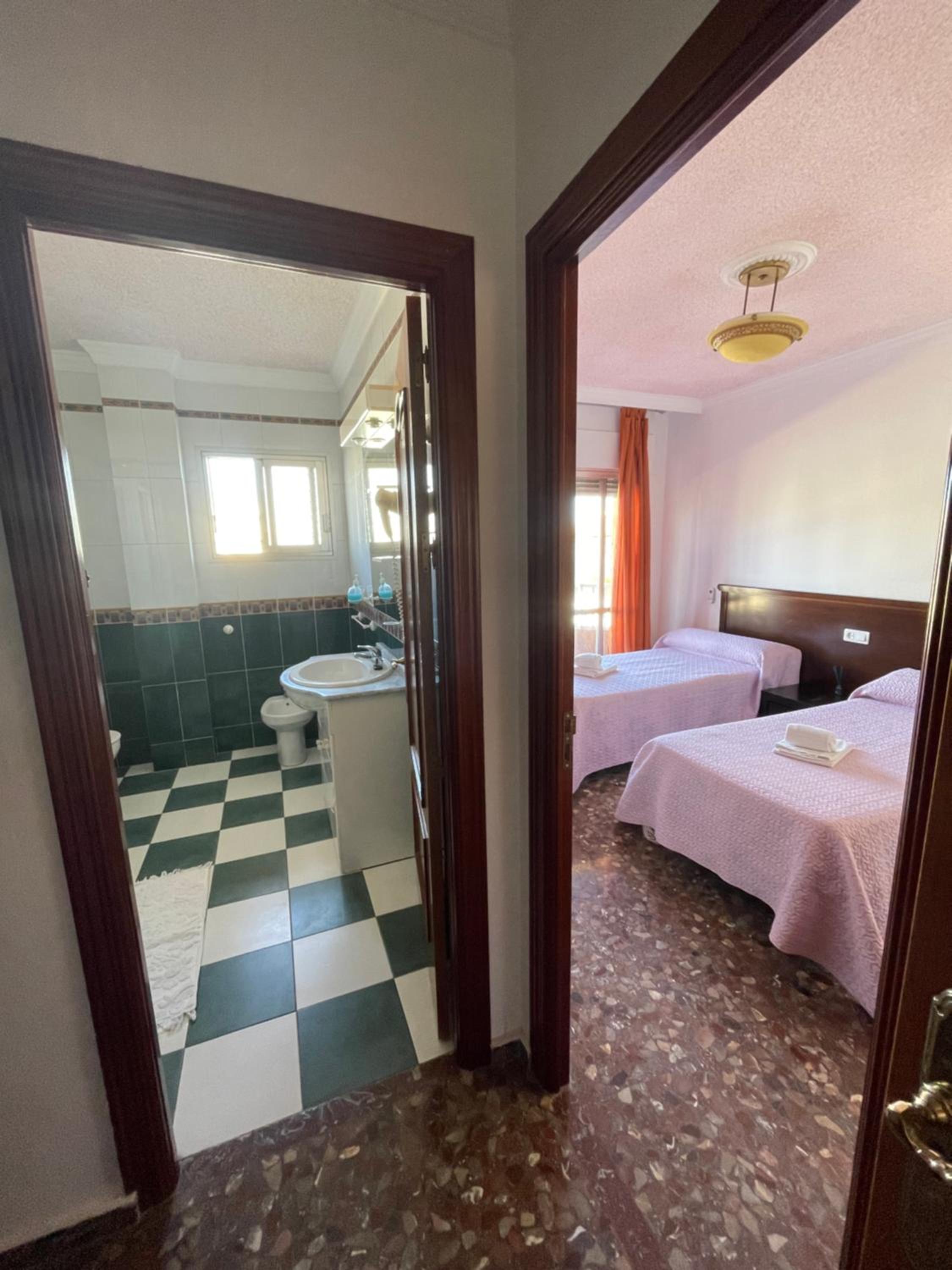 Double Room with Shared Bathroom photo 2