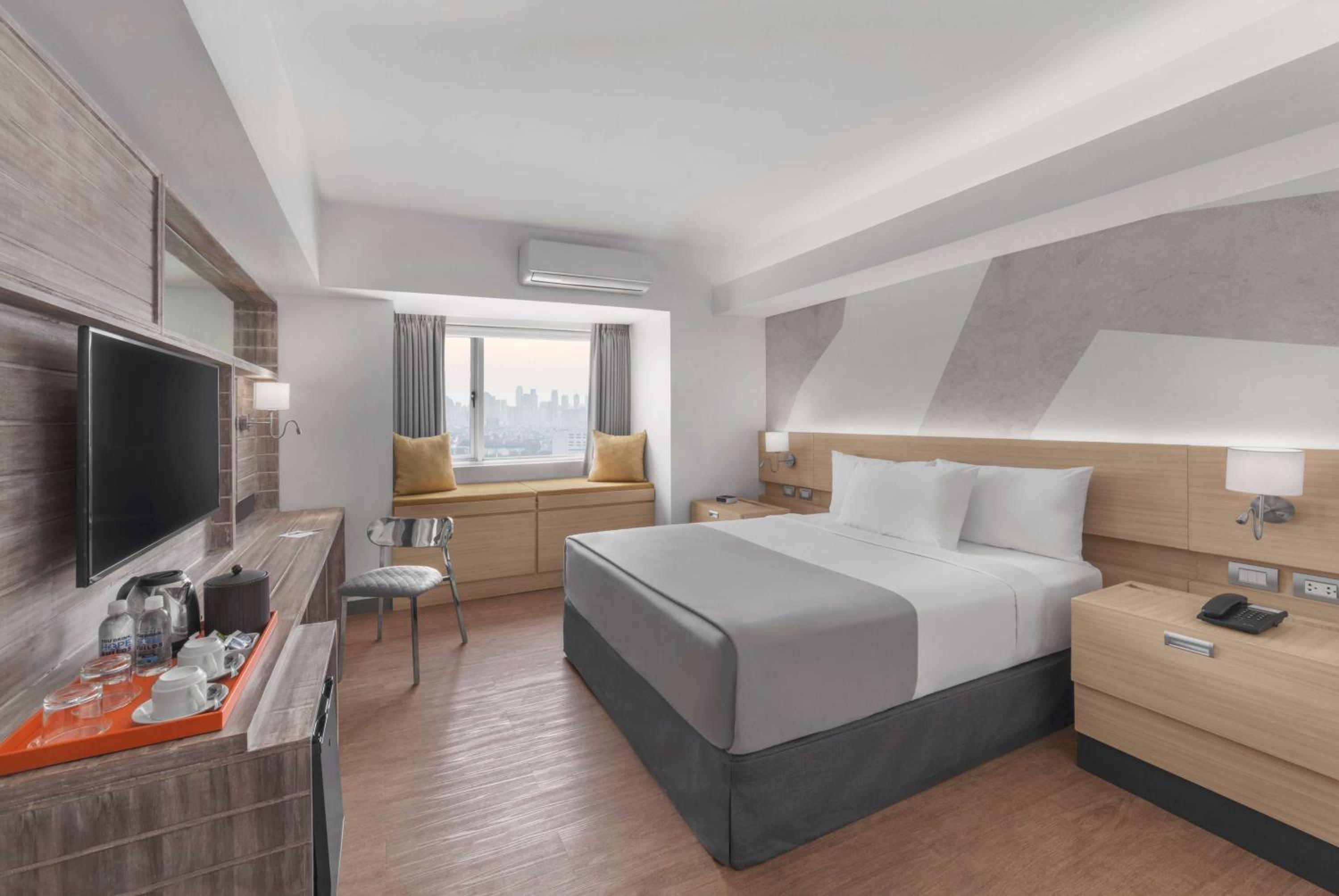 Accessible Queen Room - Photo 3