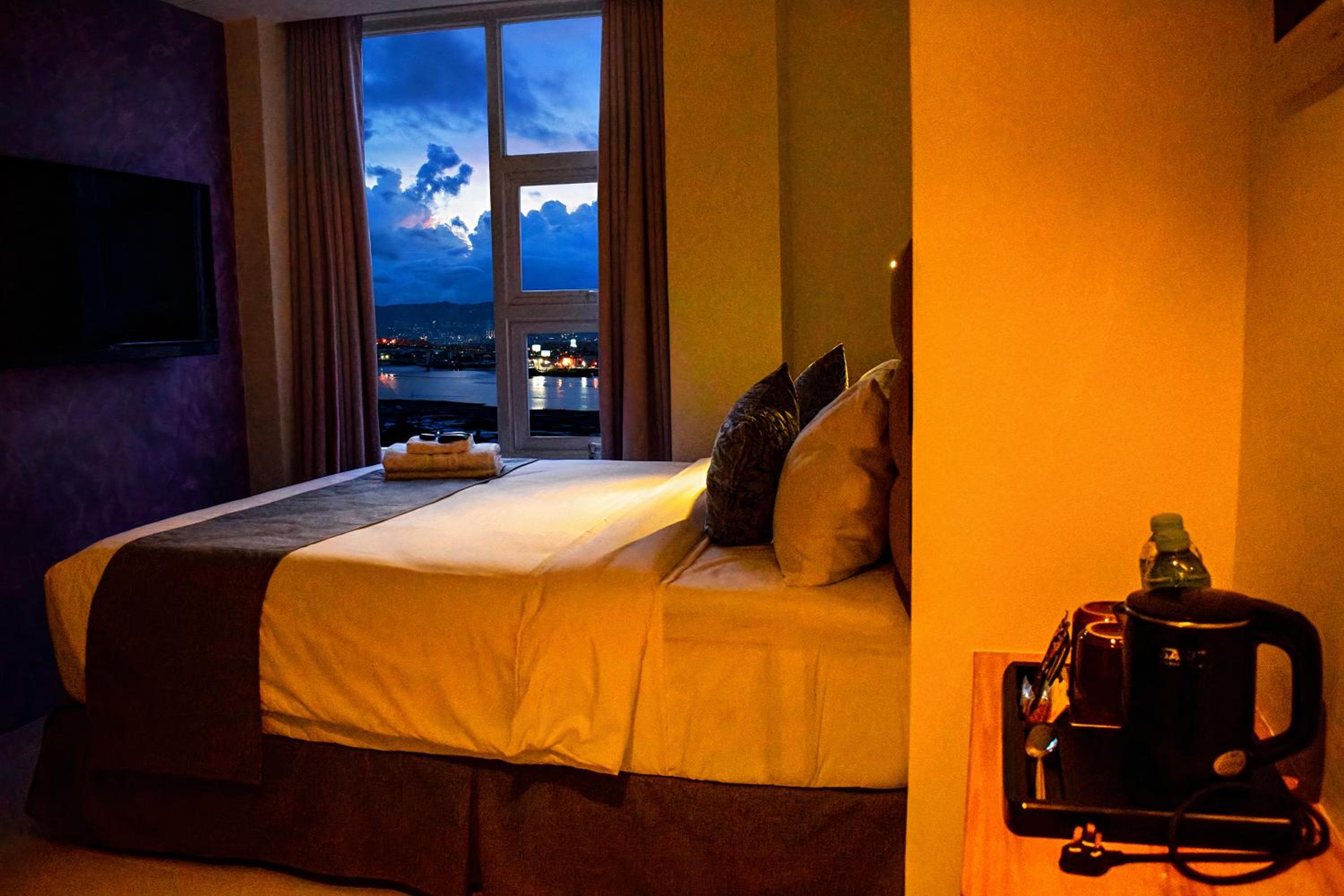 Deluxe Queen Room with Free Airport Transfer