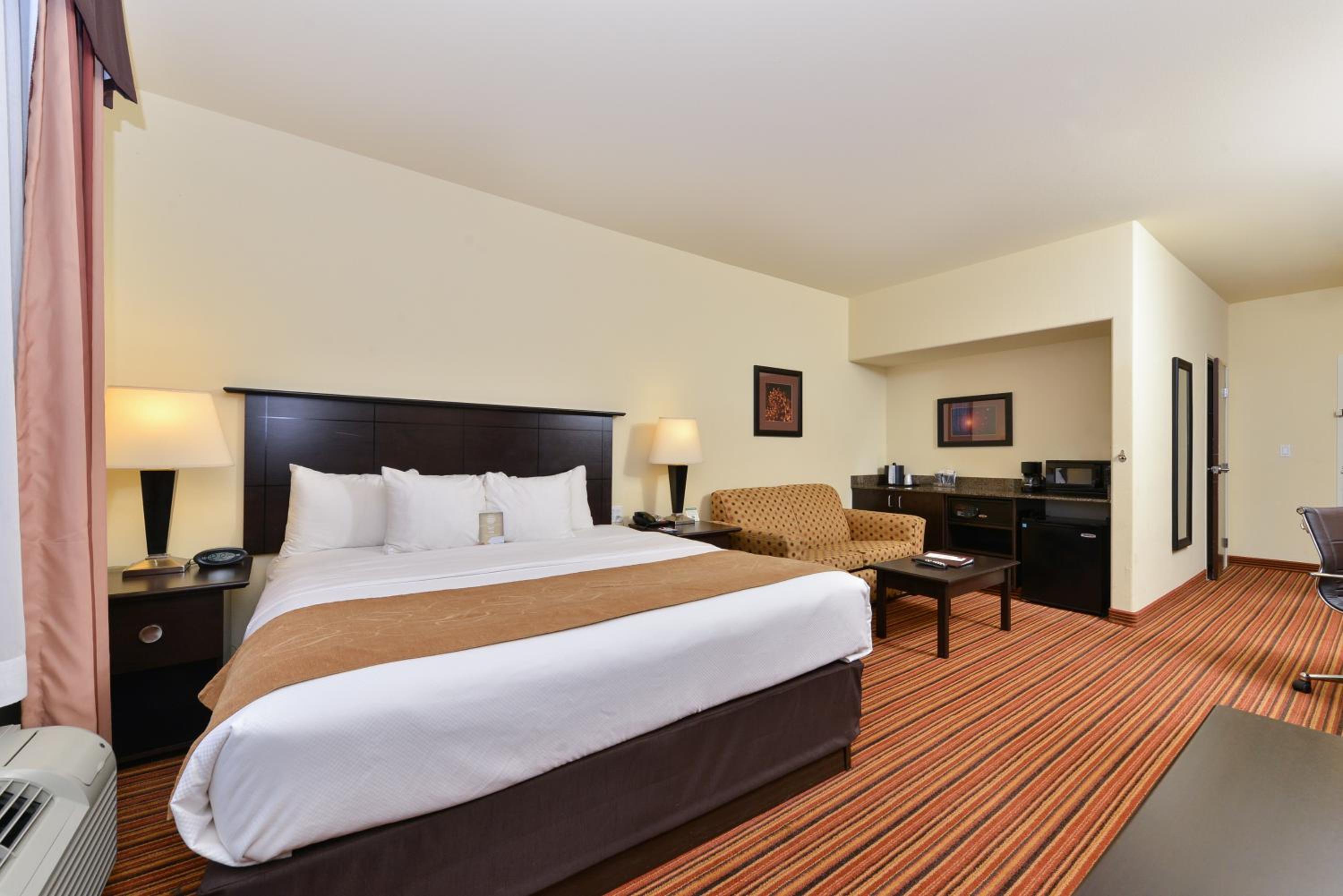 Standard King Suite - Non-Smoking - Photo 1