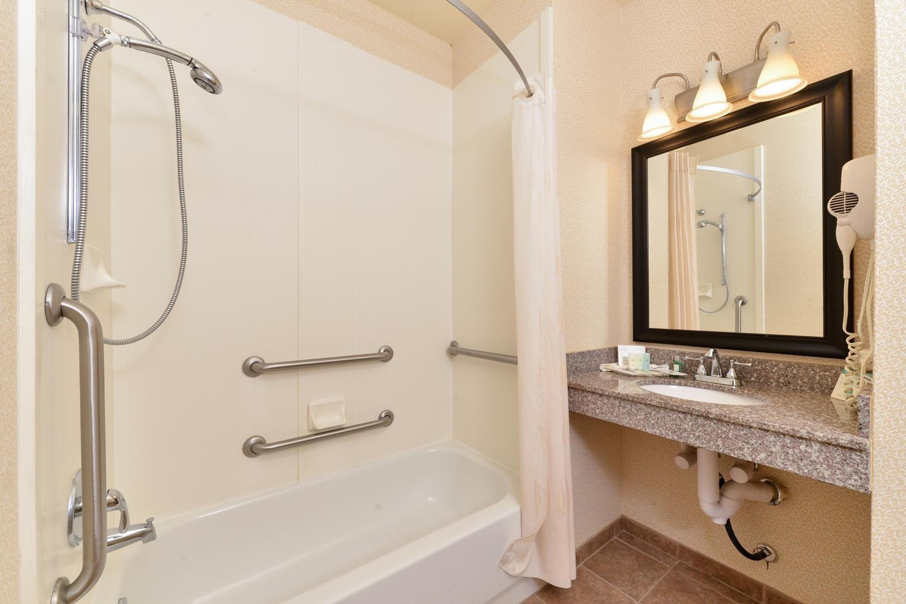 Standard King Suite - Non-Smoking - Photo 3