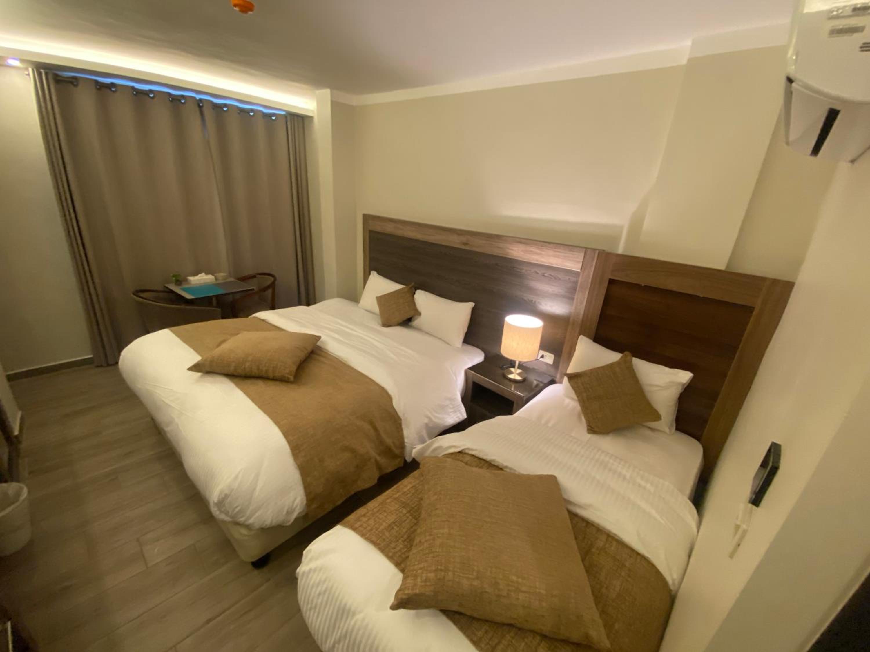 Deluxe Family Room - Photo 15