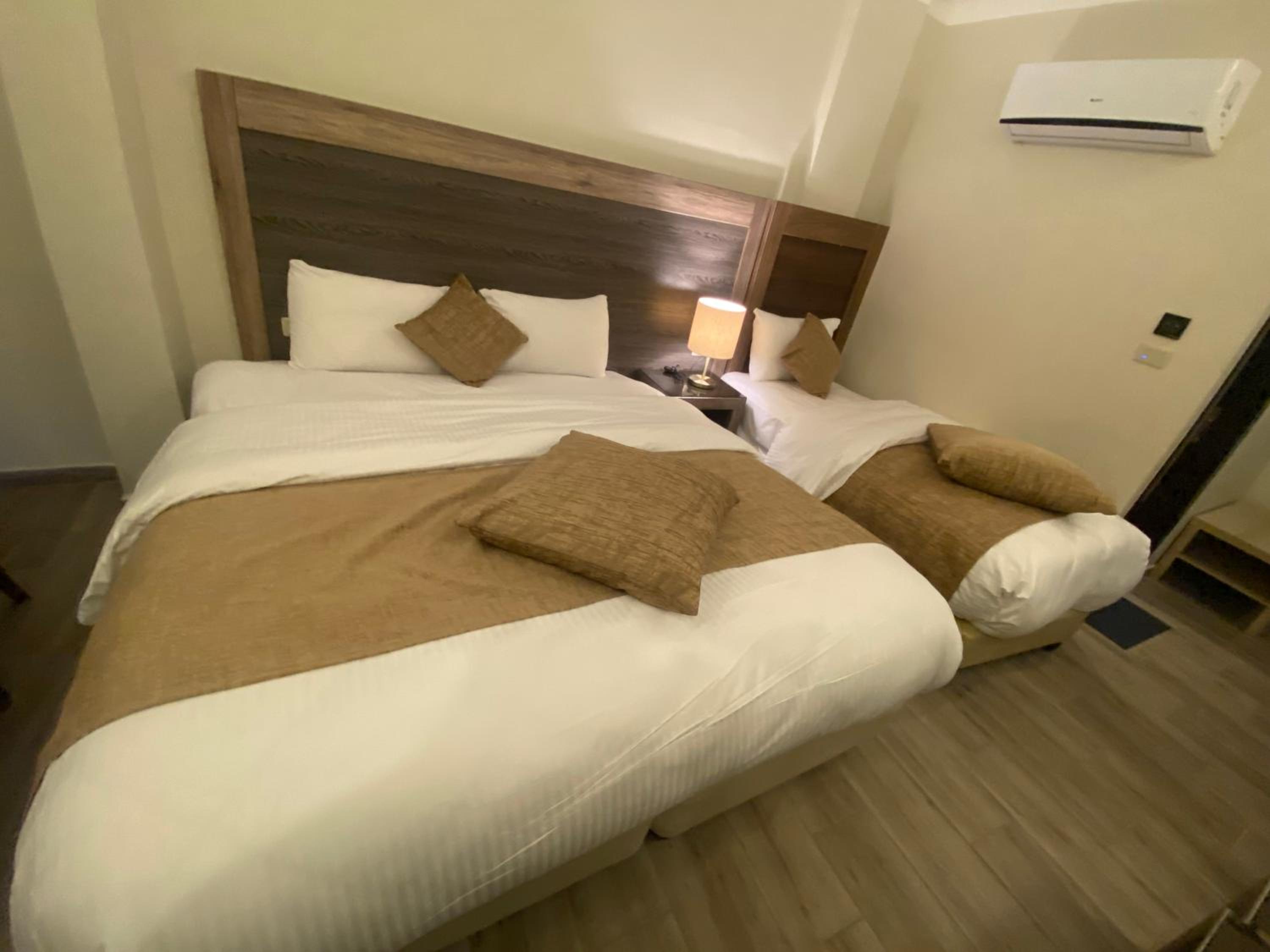 Deluxe Family Room - Photo 16