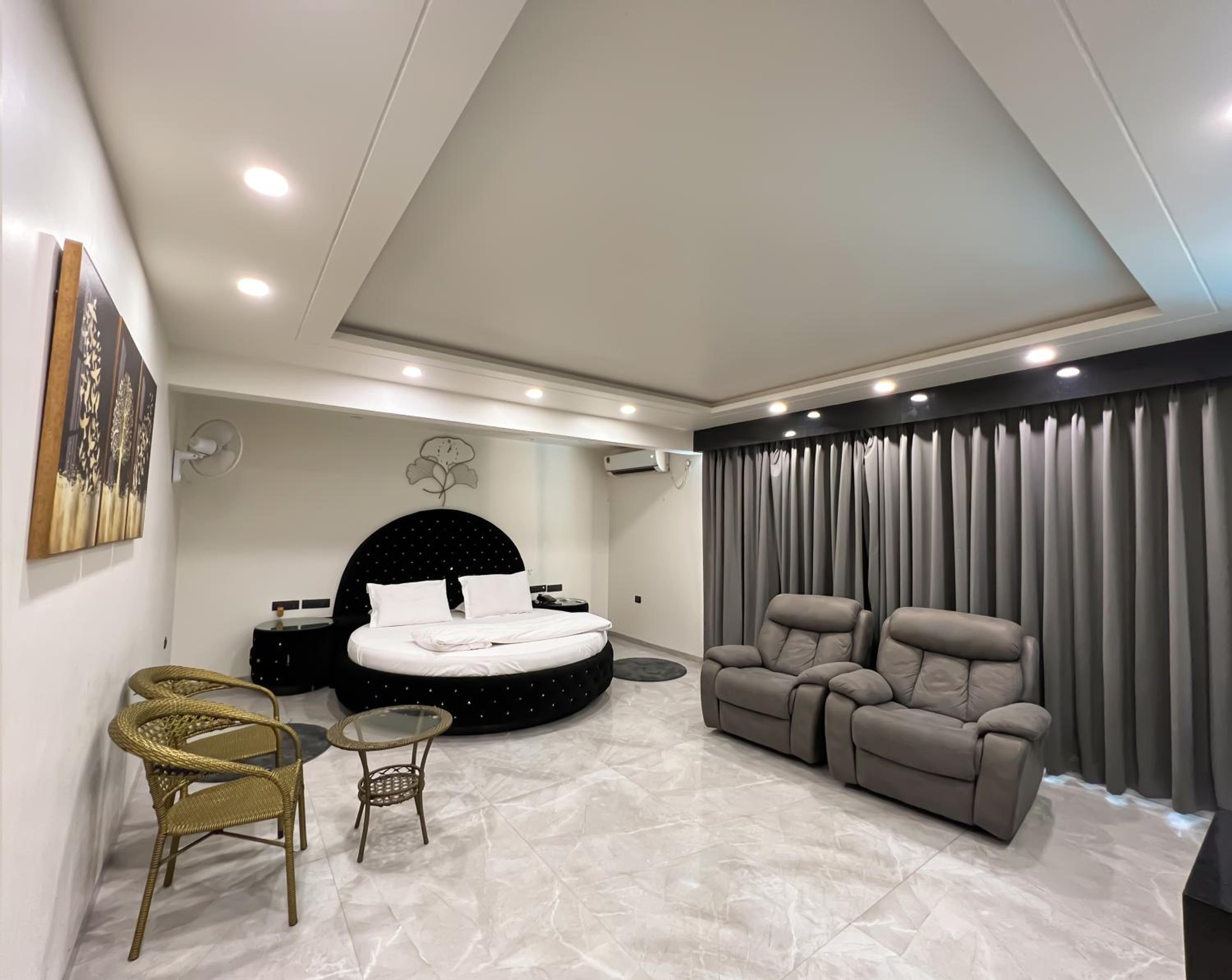 King Suite with Balcony photo 1