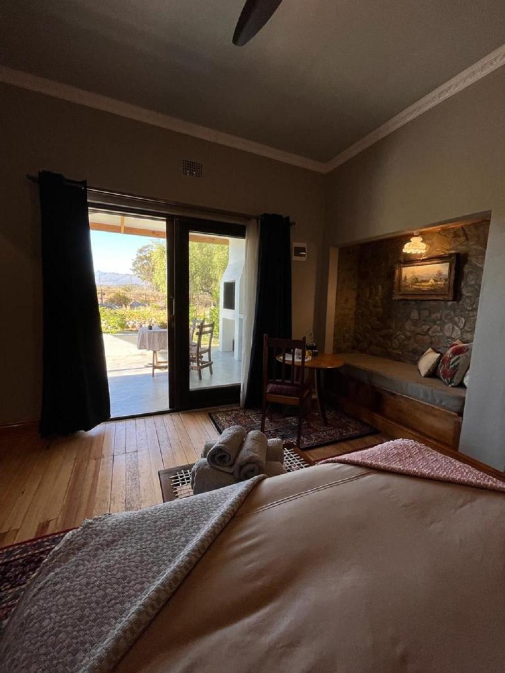 Comfort Queen Room - Photo 2