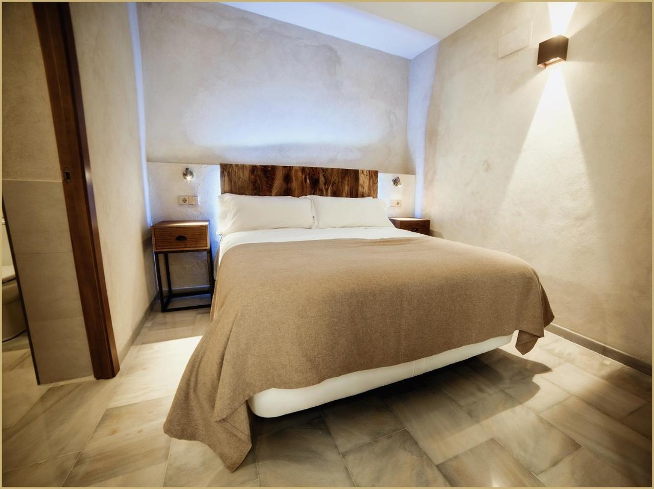 Standard Double Room - Photo 2