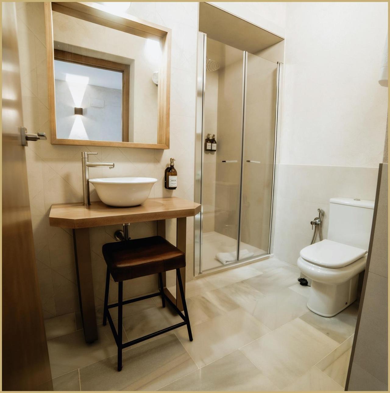 Standard Double Room - Photo 3