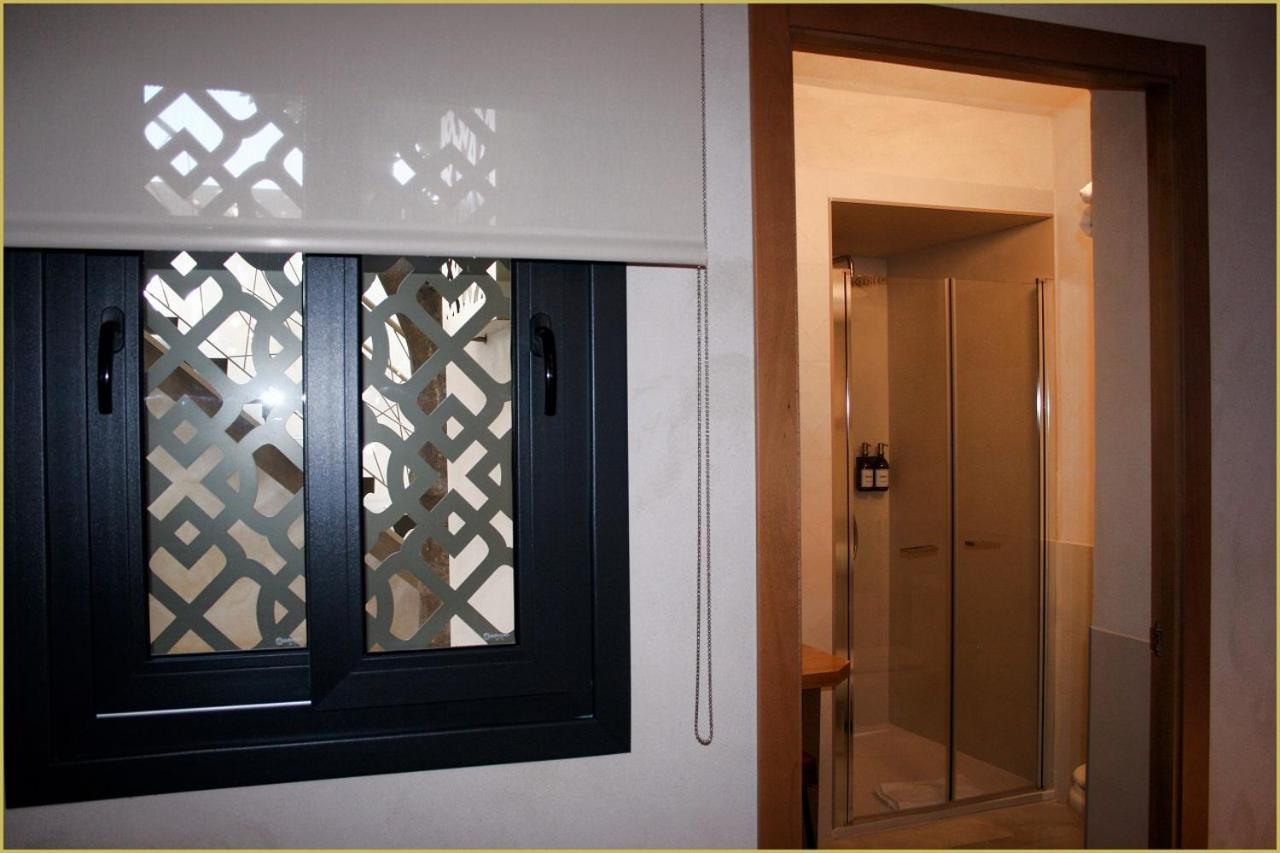 Standard Double Room - Photo 4