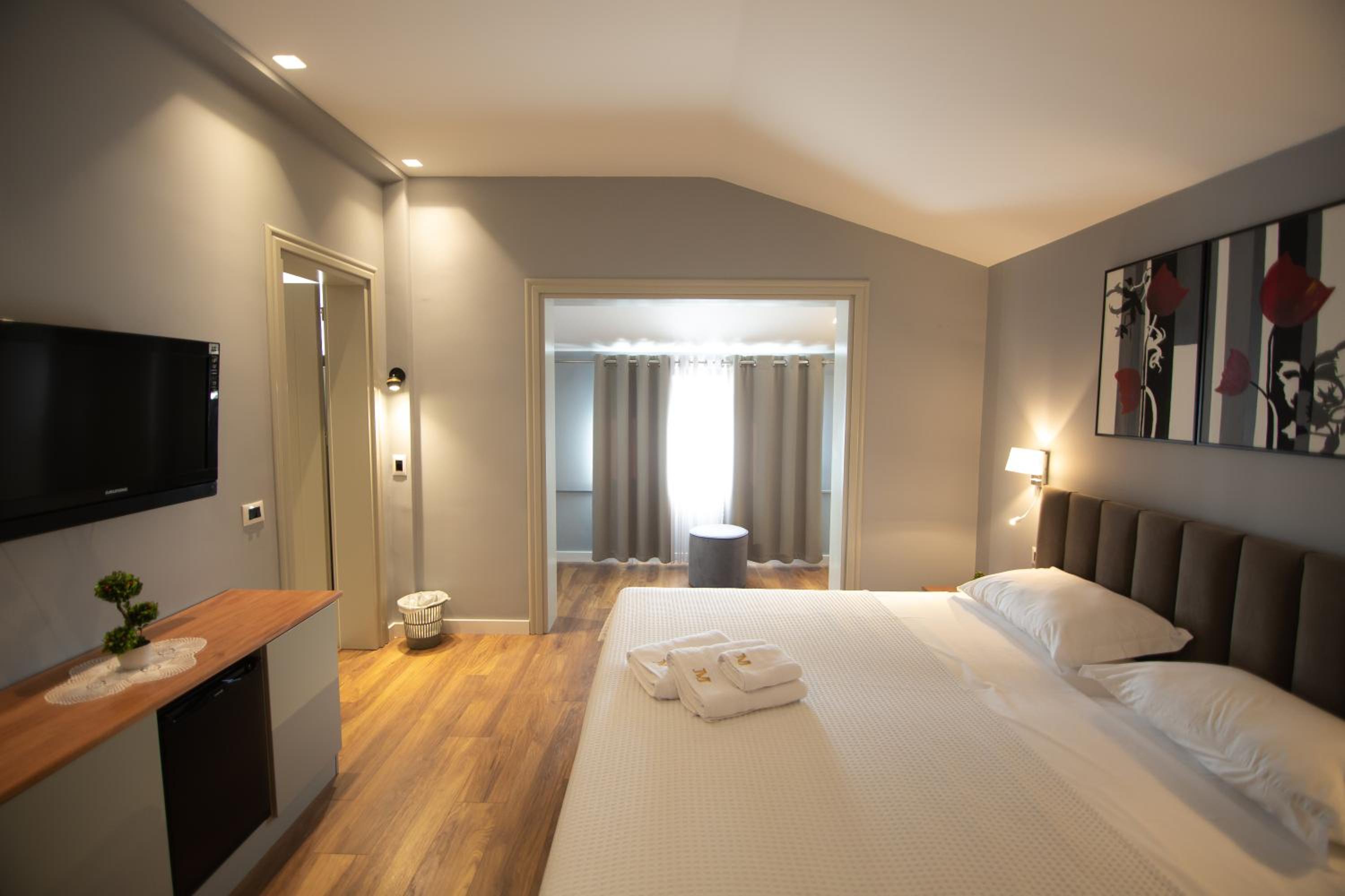 Deluxe Double or Twin Room photo 2