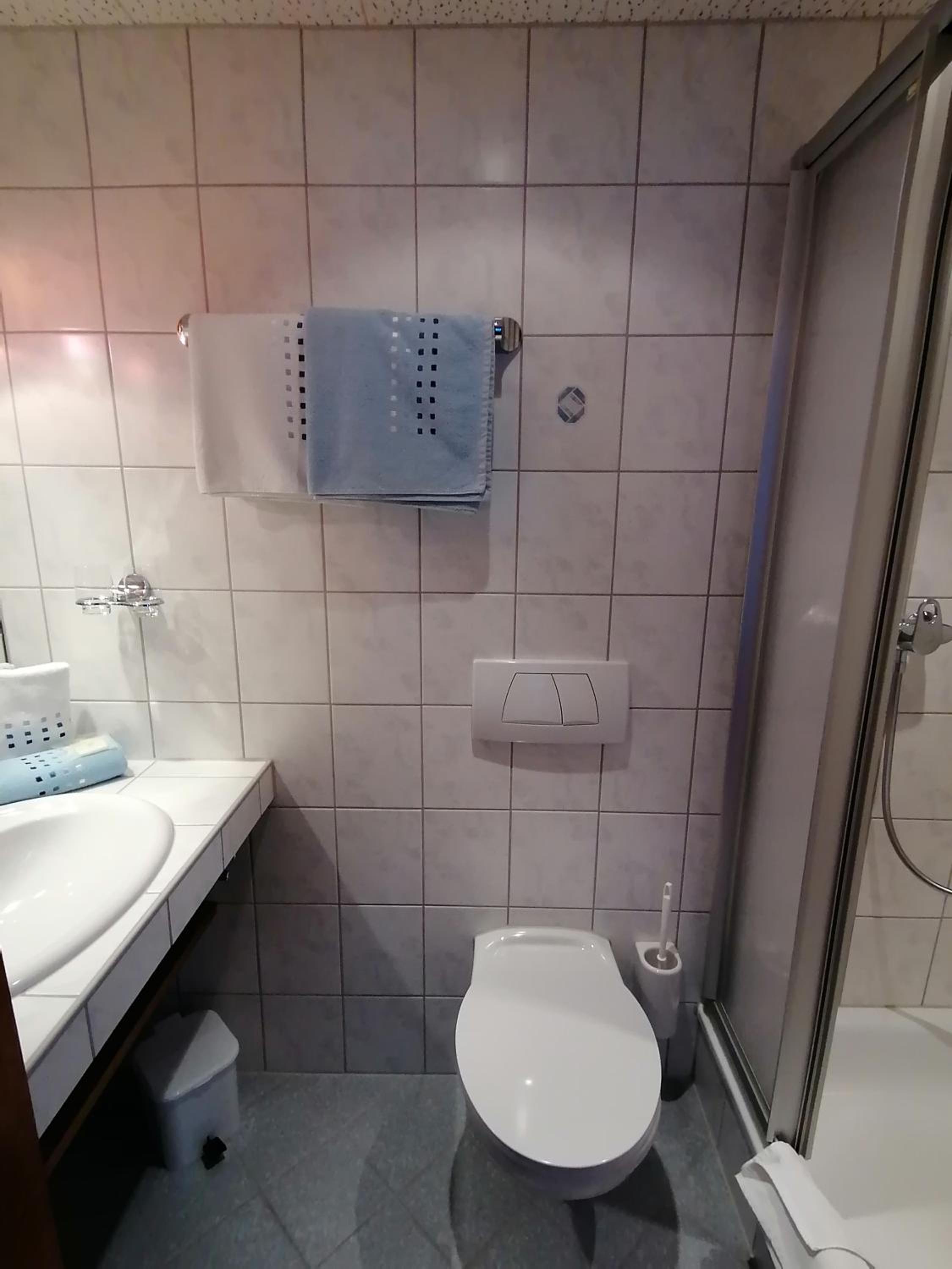Budget Double Room with Balcony photo 3