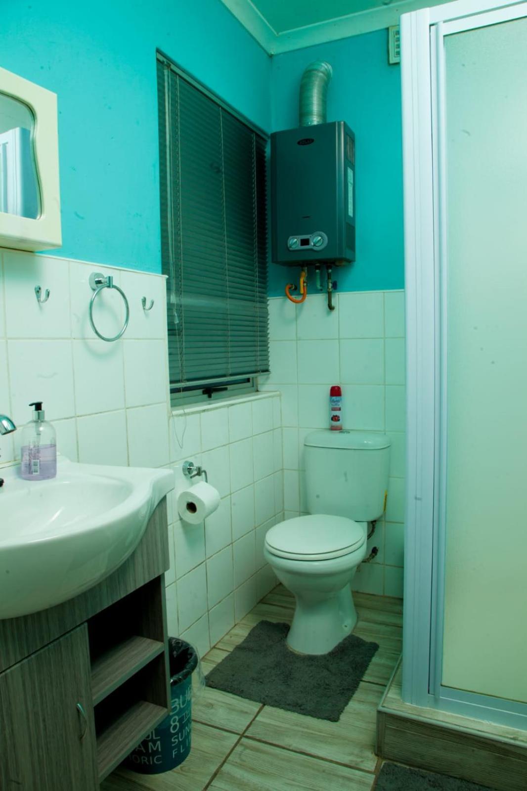 Double Room with Private Bathroom - Photo 2