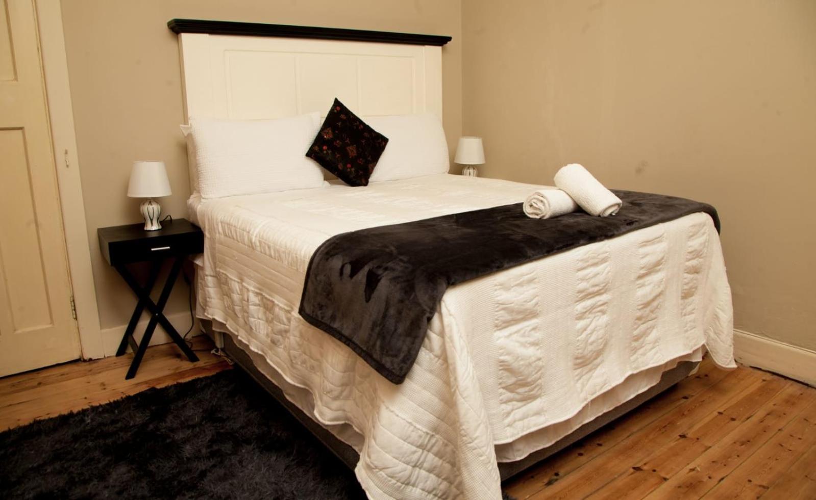 Double Room with Private Bathroom photo 1