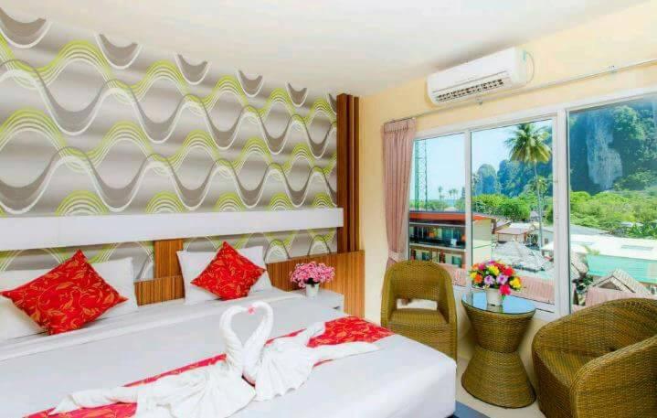 Deluxe Double Room with Balcony - Photo 6