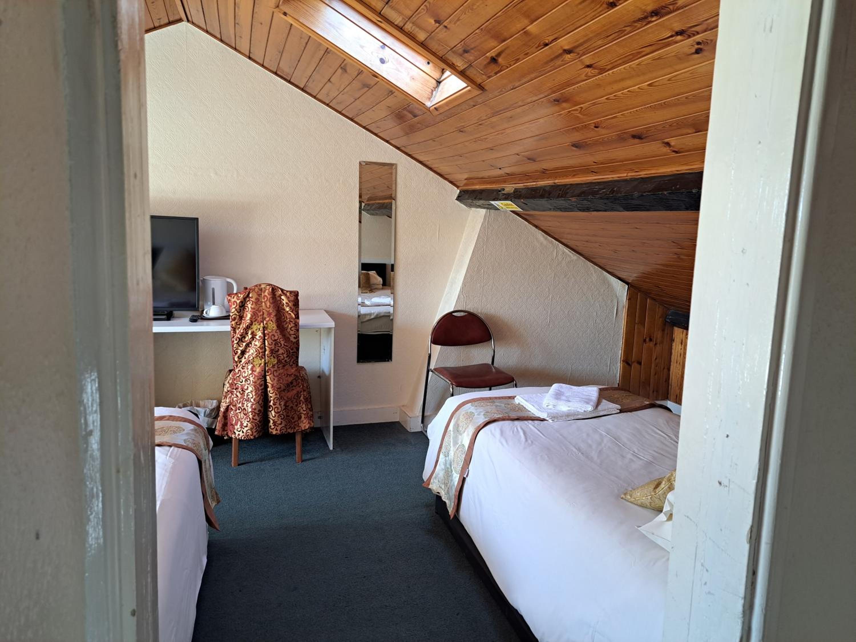 Standard Triple Room - Photo 5