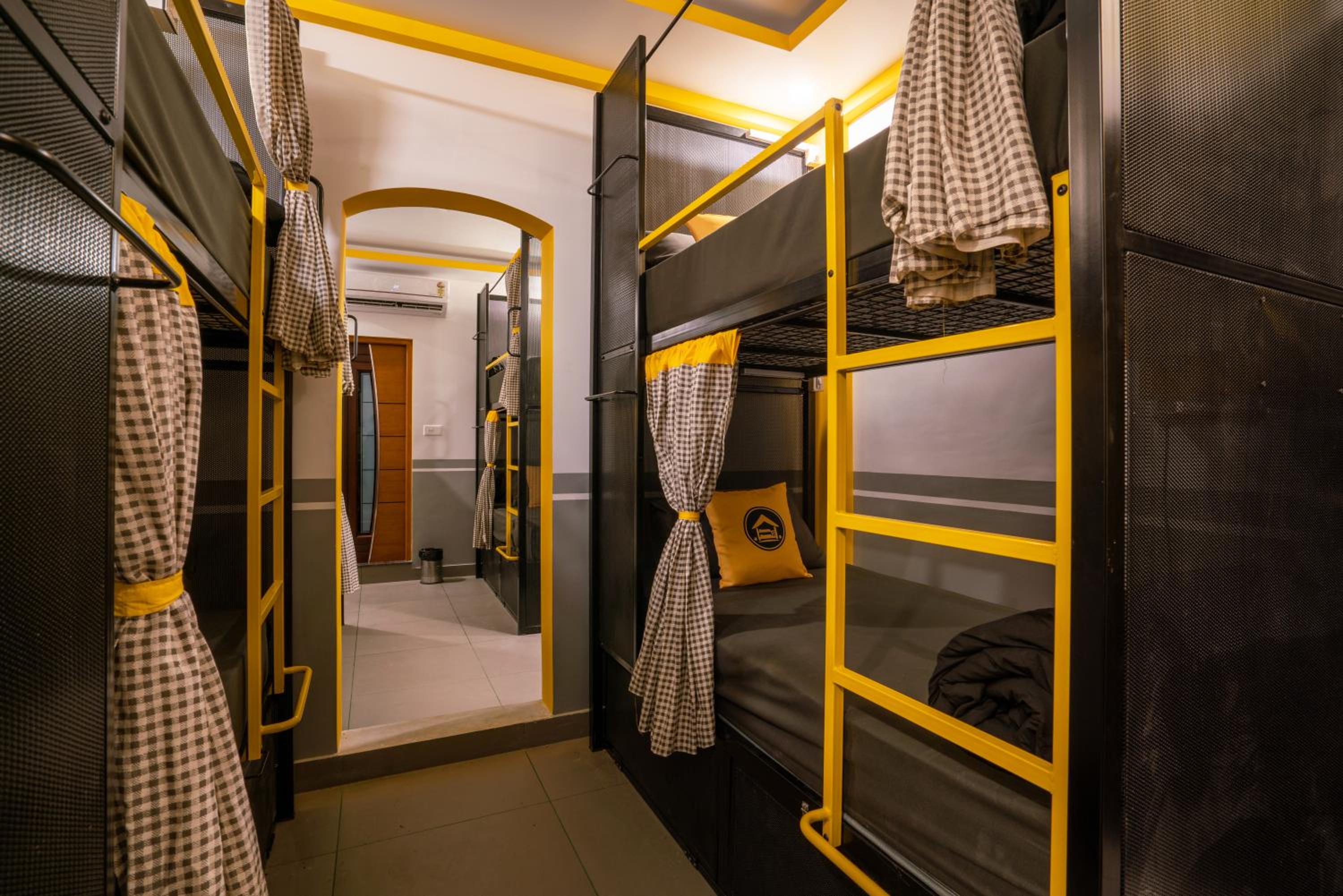 Bed in 8-Bed Mixed Dormitory Room photo 1