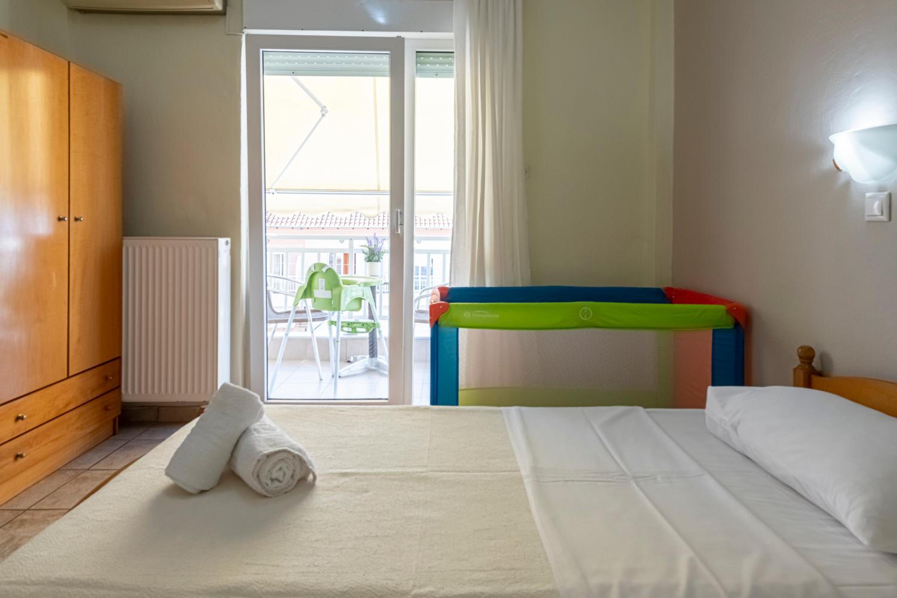 Budget Double Room - Photo 11