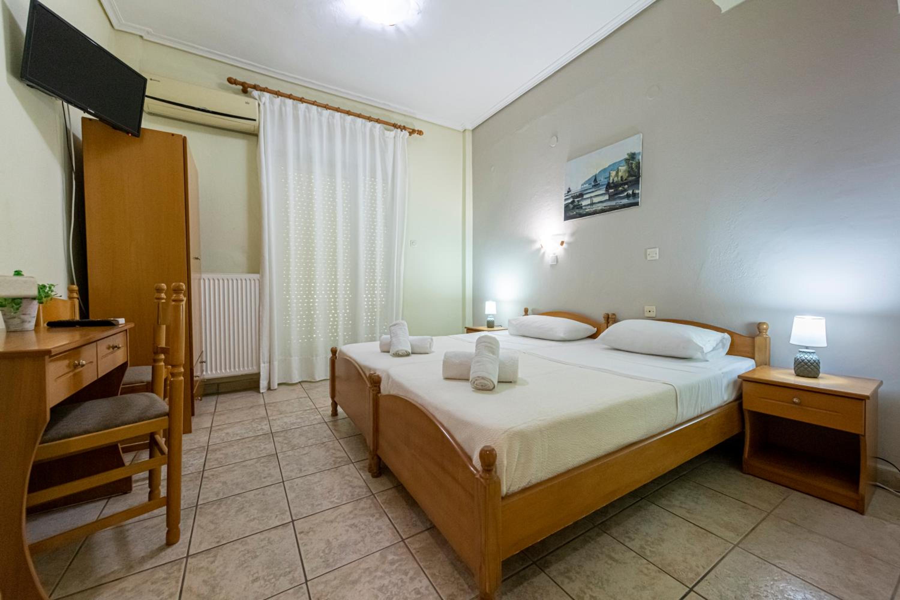 Budget Double Room - Photo 2