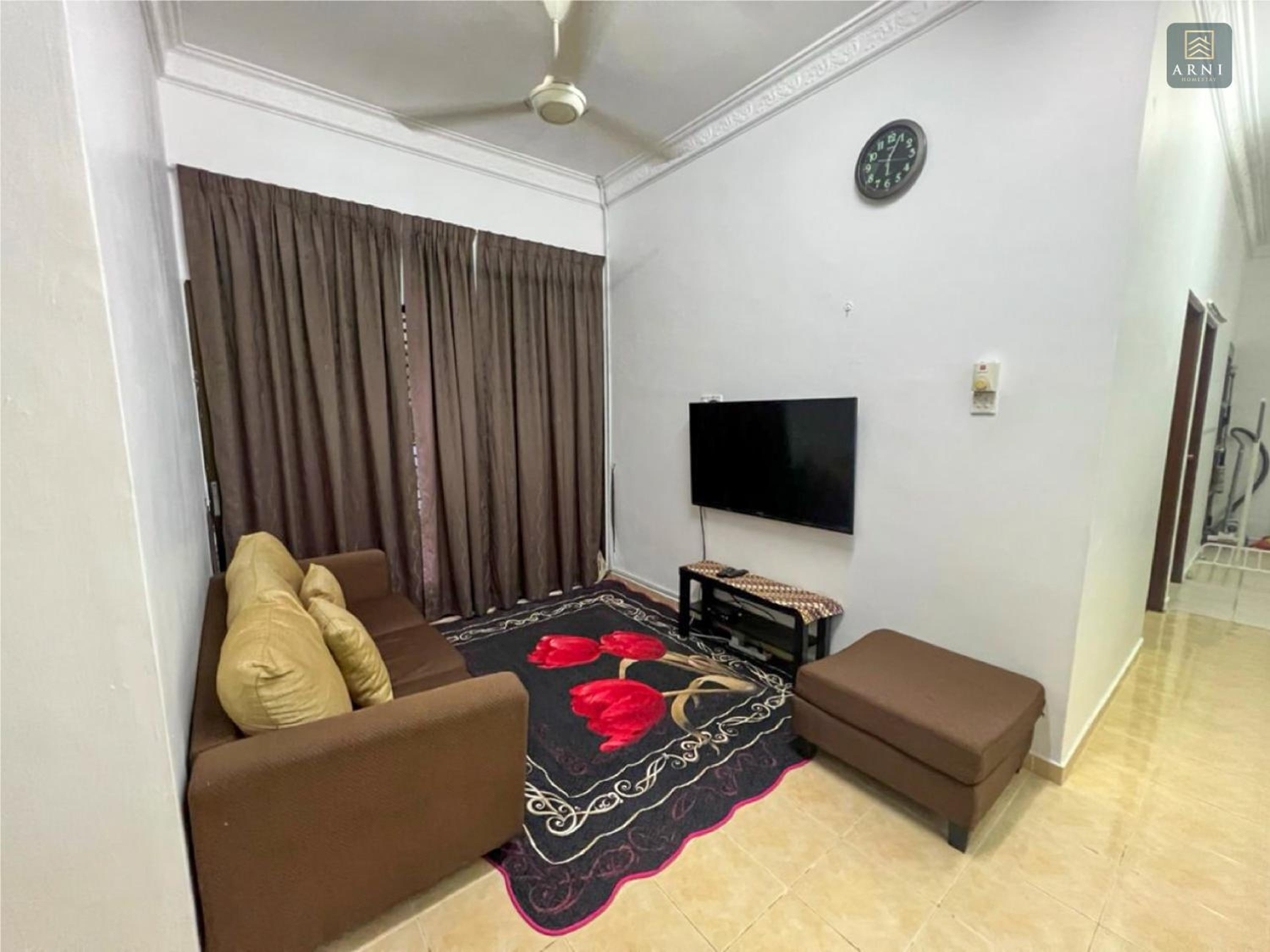Four-Bedroom House photo 2