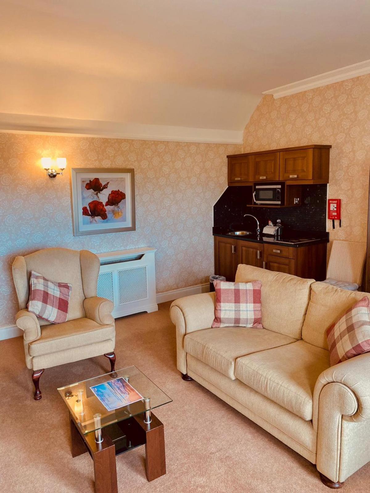 One-Bedroom Apartment - Photo 6