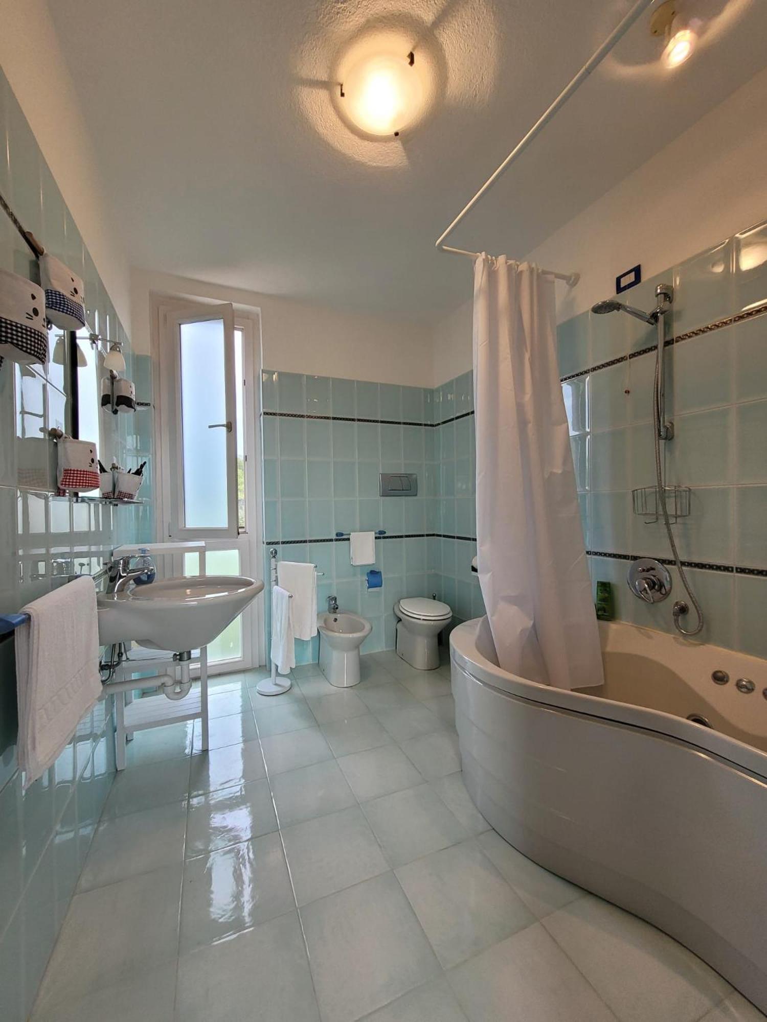 Double Room with Private Bathroom photo 2