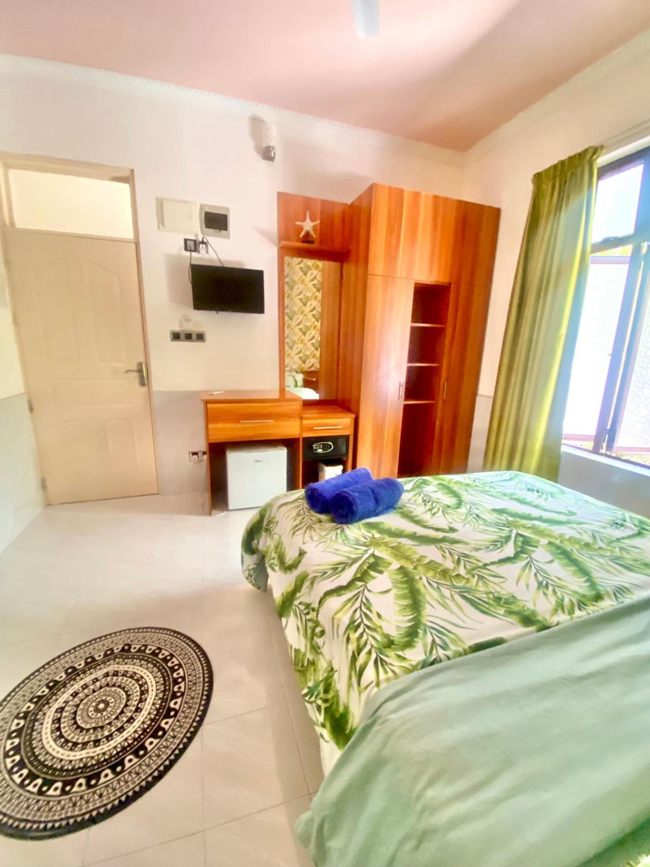 Deluxe Room (Manta Watching & Free Sandbank Excursion) photo 3
