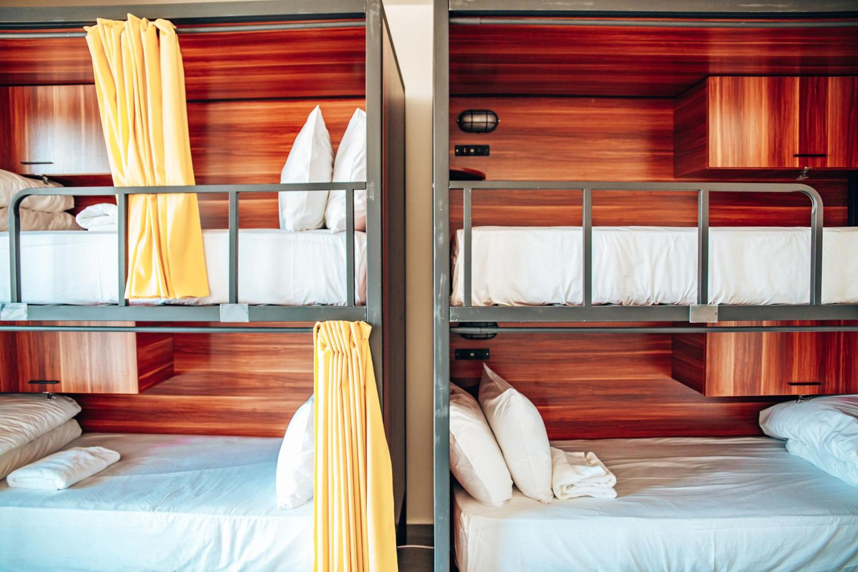 Bed in 6-Bed Mixed Dormitory Room - Non Smoking photo 2