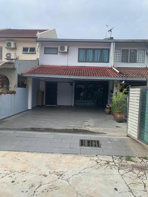 Three-Bedroom House photo 2