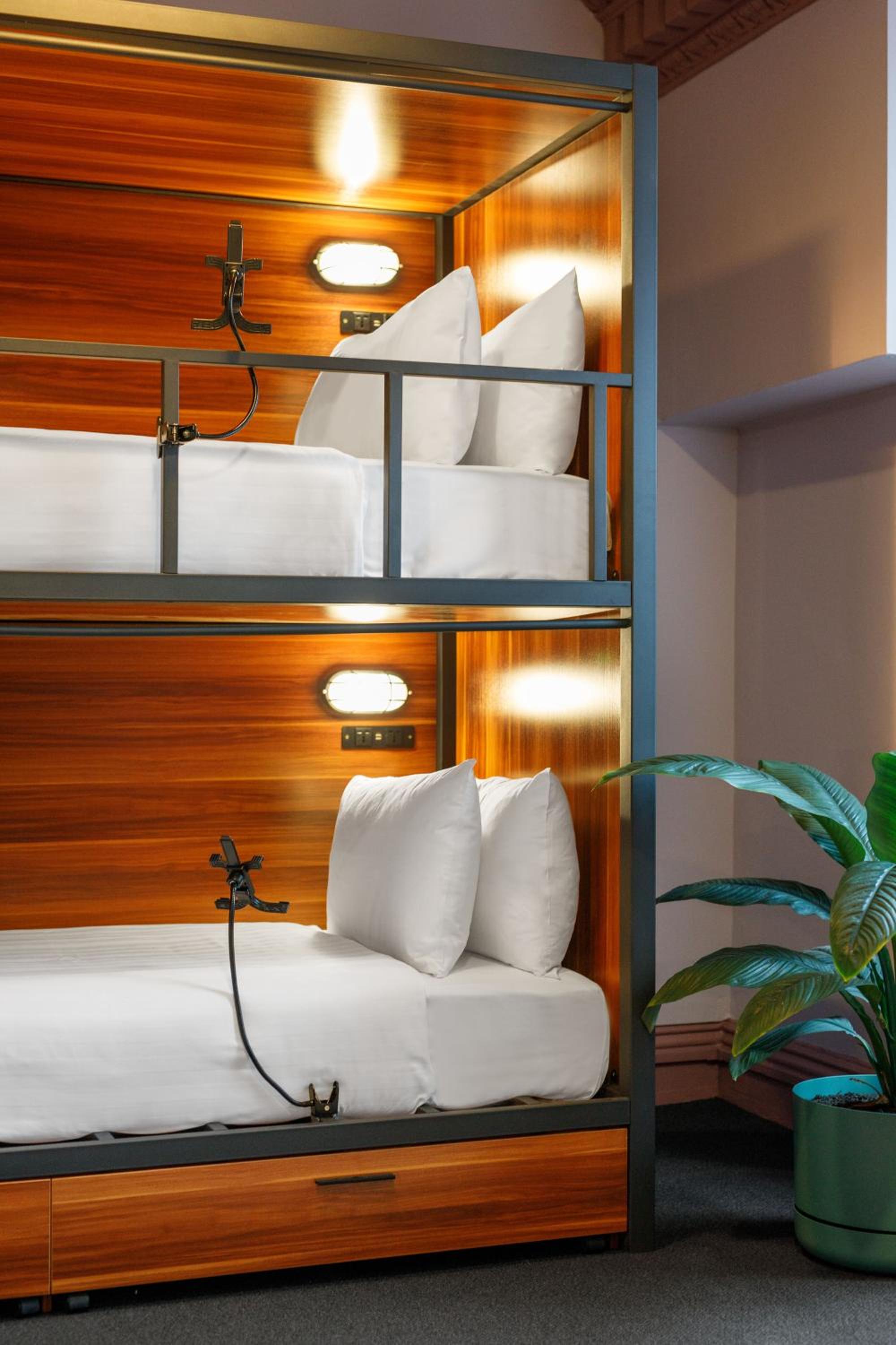 Bed in 4-Bed Dormitory Room - Non Smoking photo 2