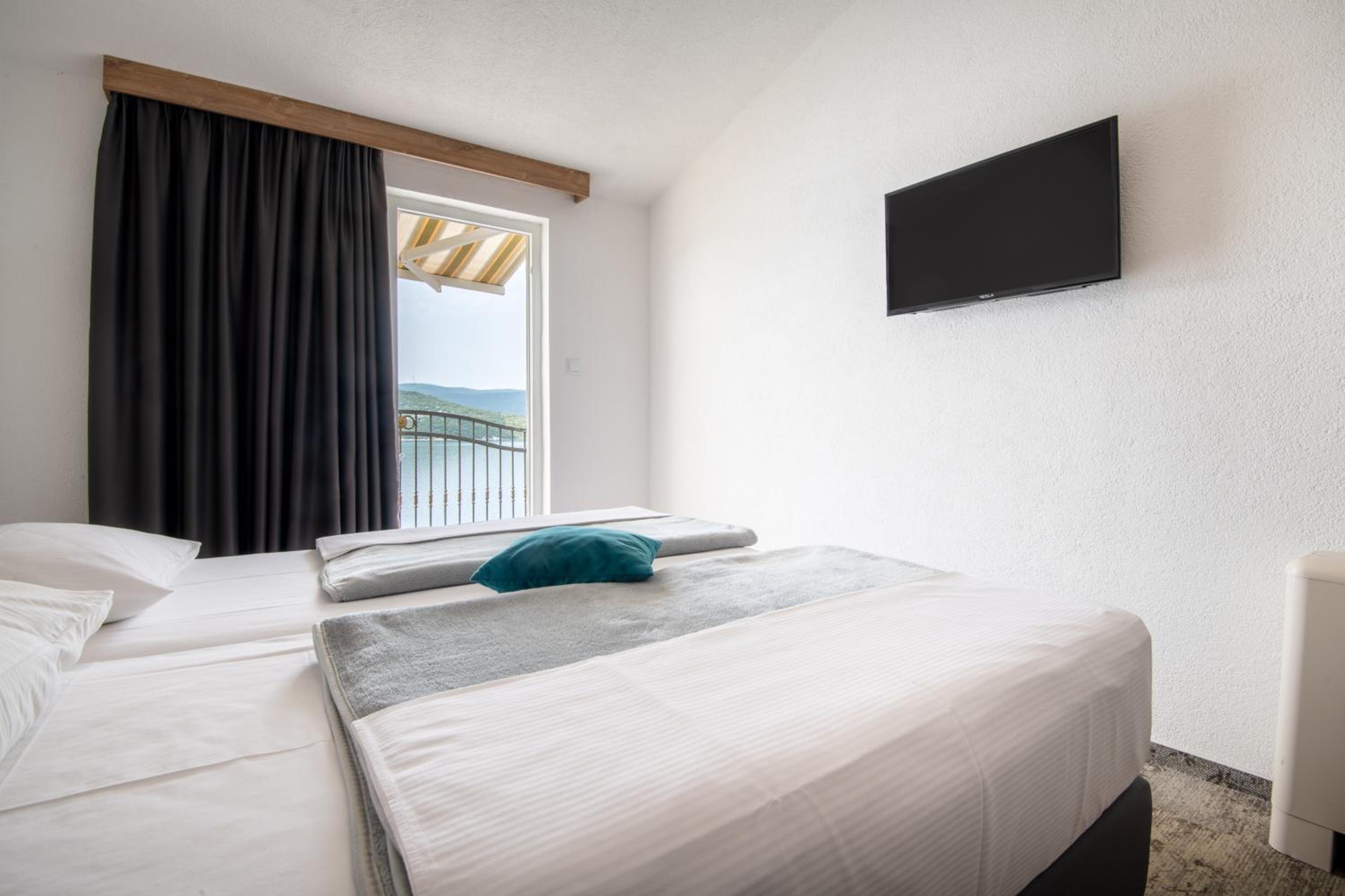 Deluxe Double or Twin Room with Sea View photo 1