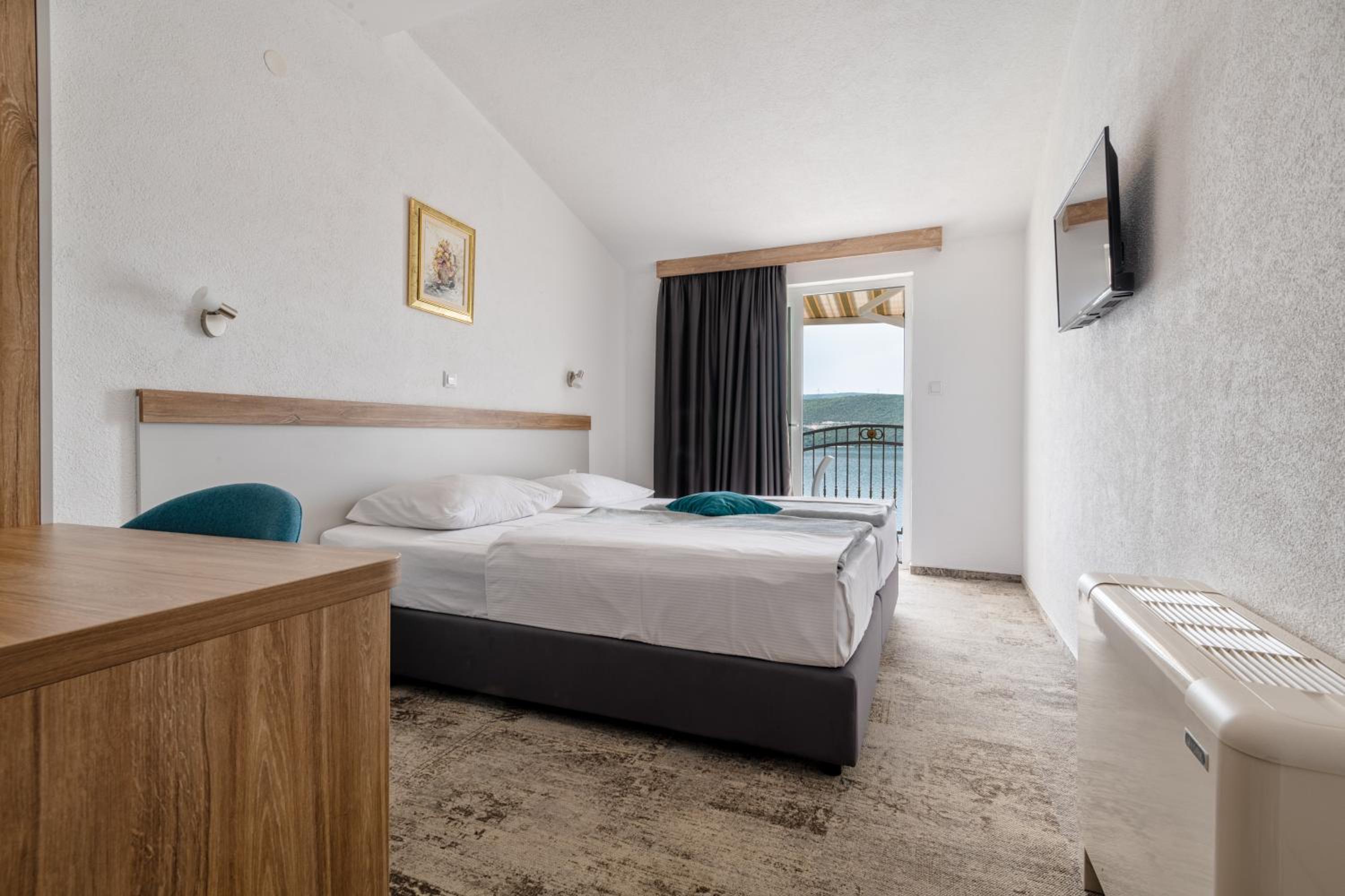 Deluxe Double or Twin Room with Sea View photo 3