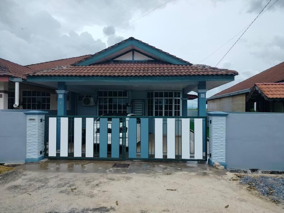 Three-Bedroom House photo 1