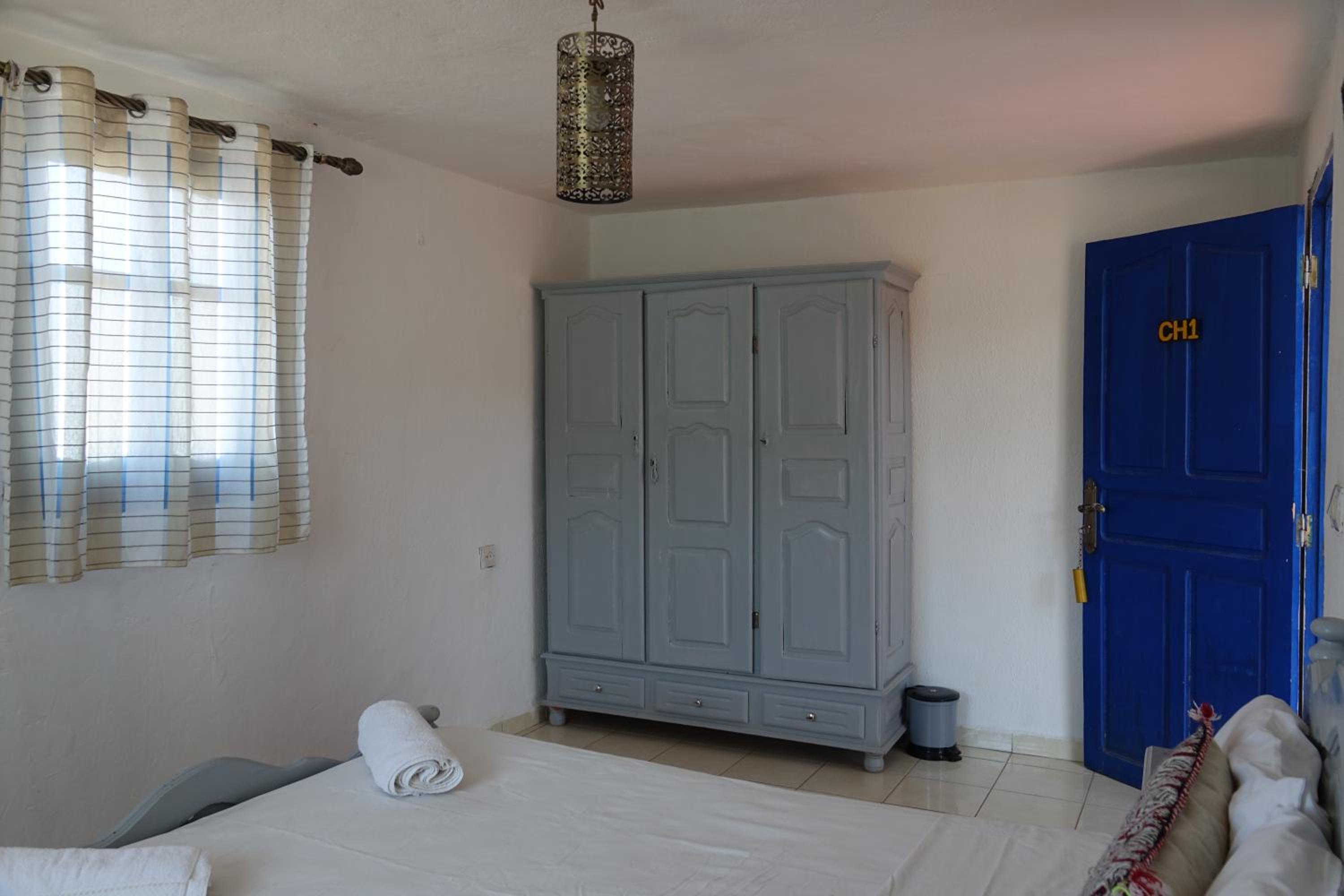 Twin Room with Lake View - Photo 1