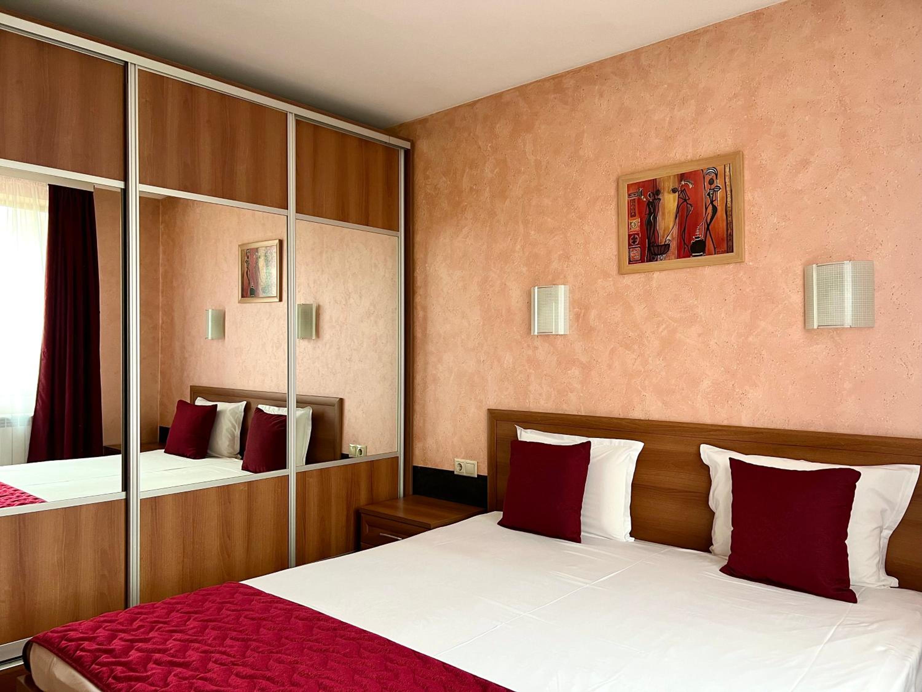 One-Bedroom Apartment with Balcony photo 1