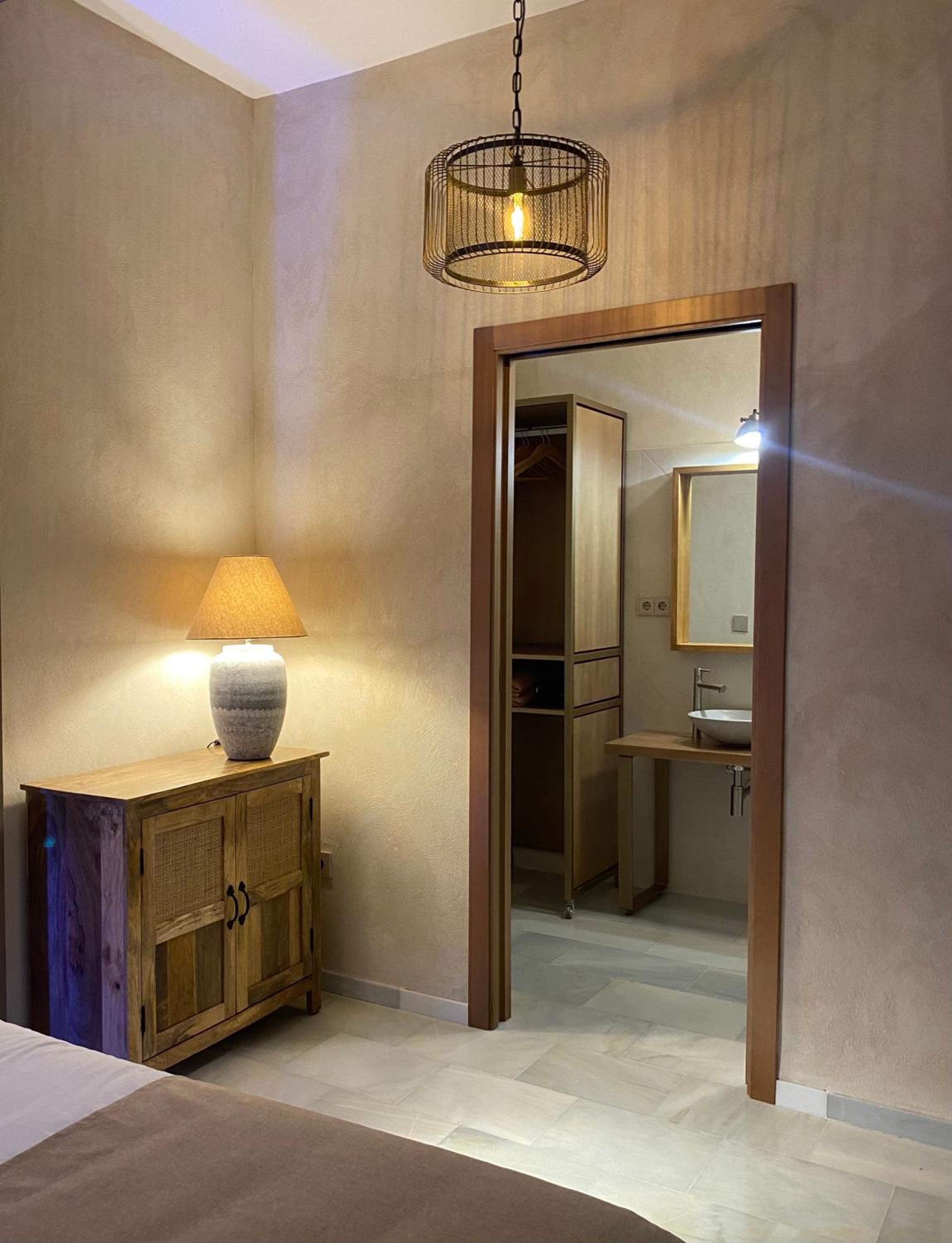Deluxe Double Room with Shower photo 3