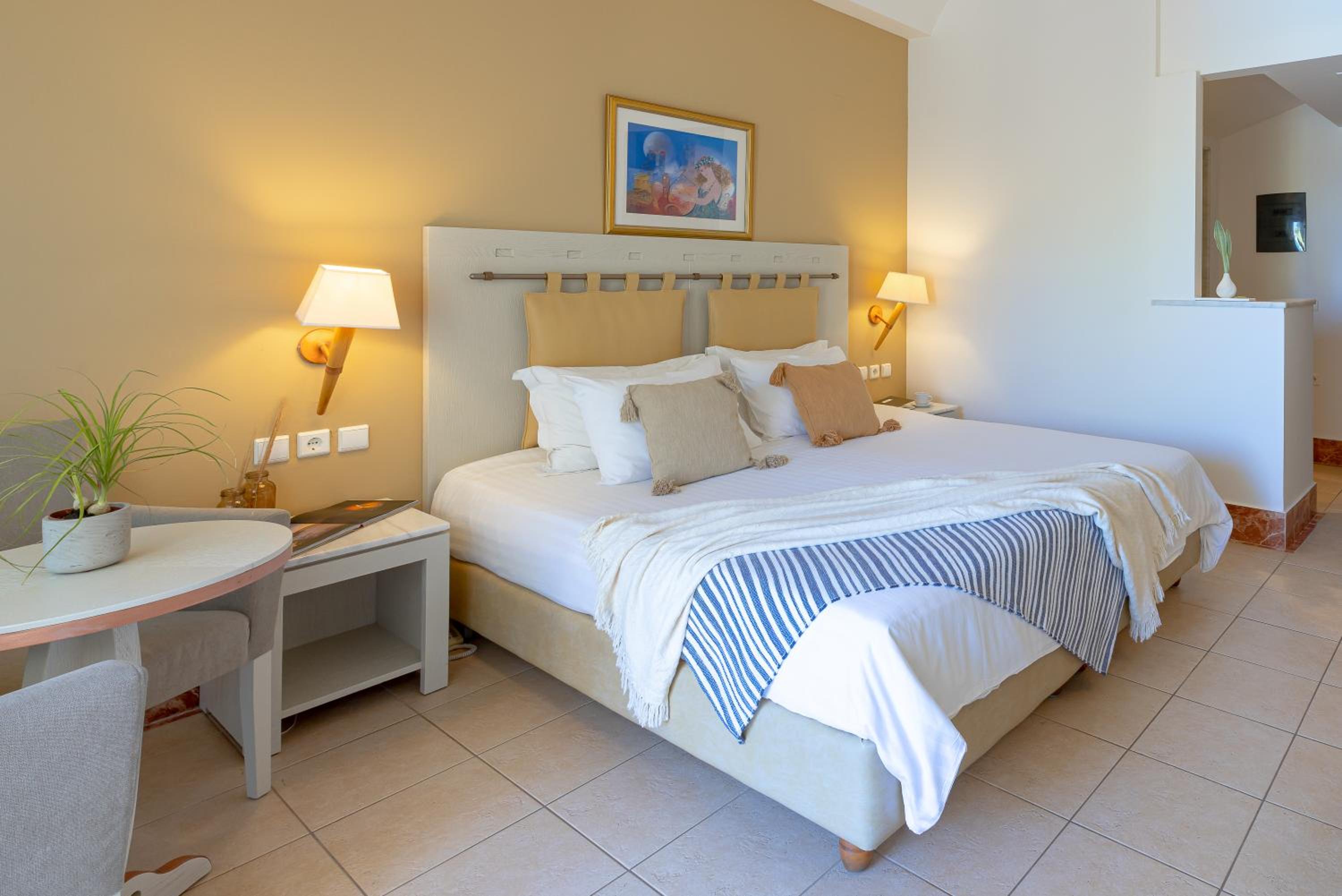 Twin Room with Side Sea View - Photo 6