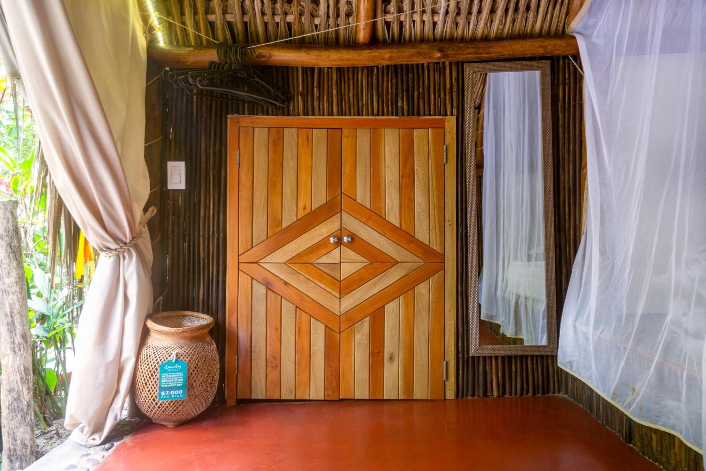 Beach Hut with Shared Bathroom photo 3