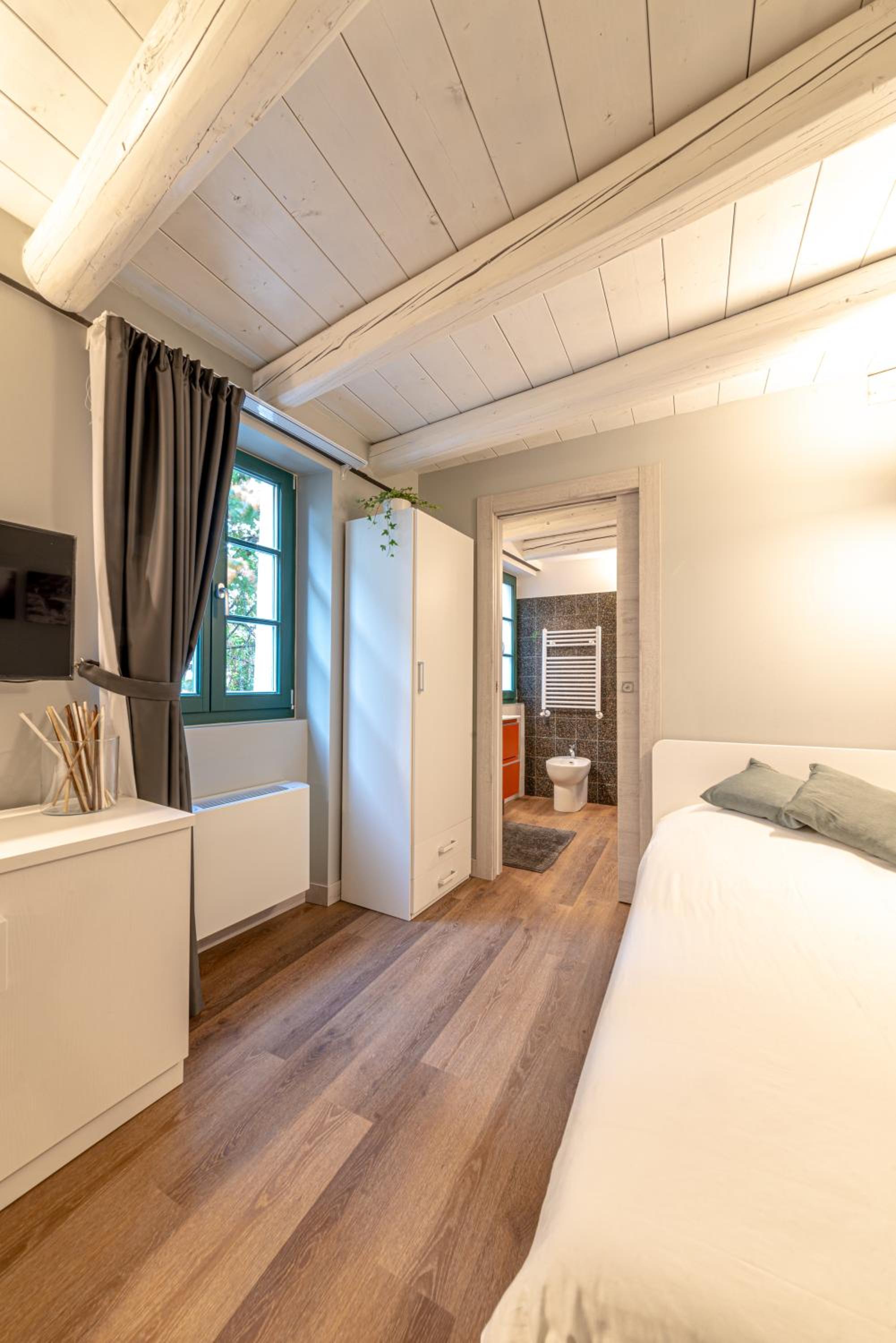 Large Single Room photo 3