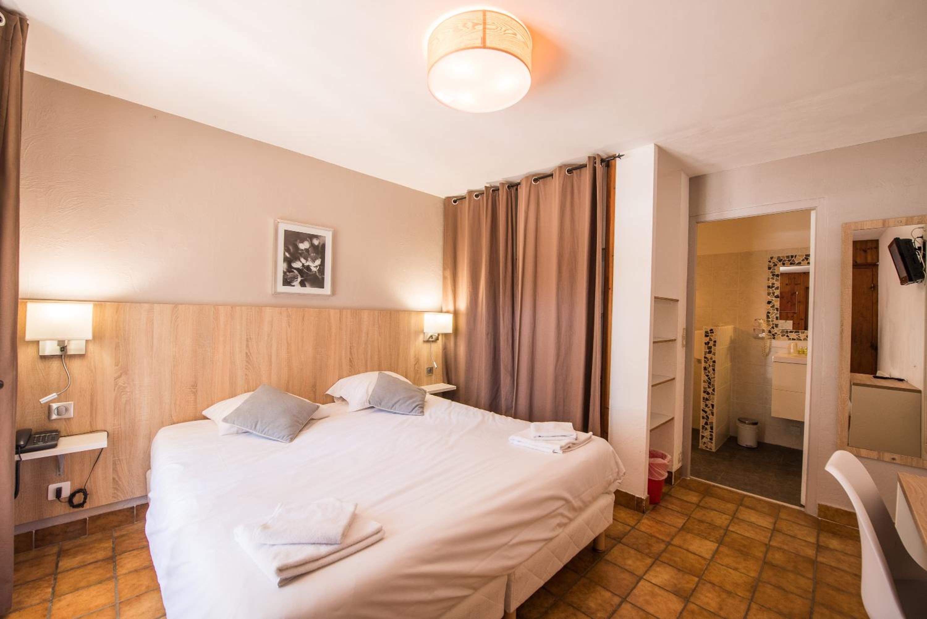 Double or Twin Room - Photo 1