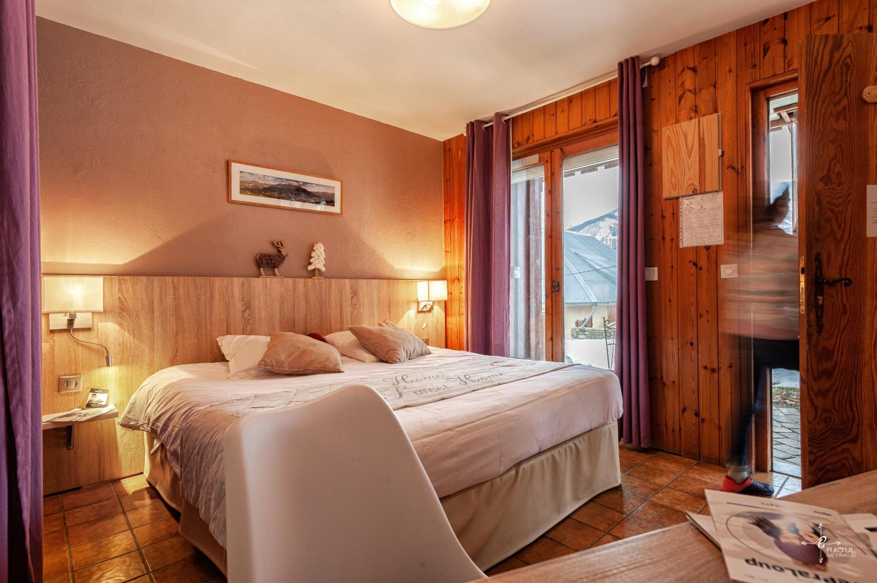 Double or Twin Room - Photo 6