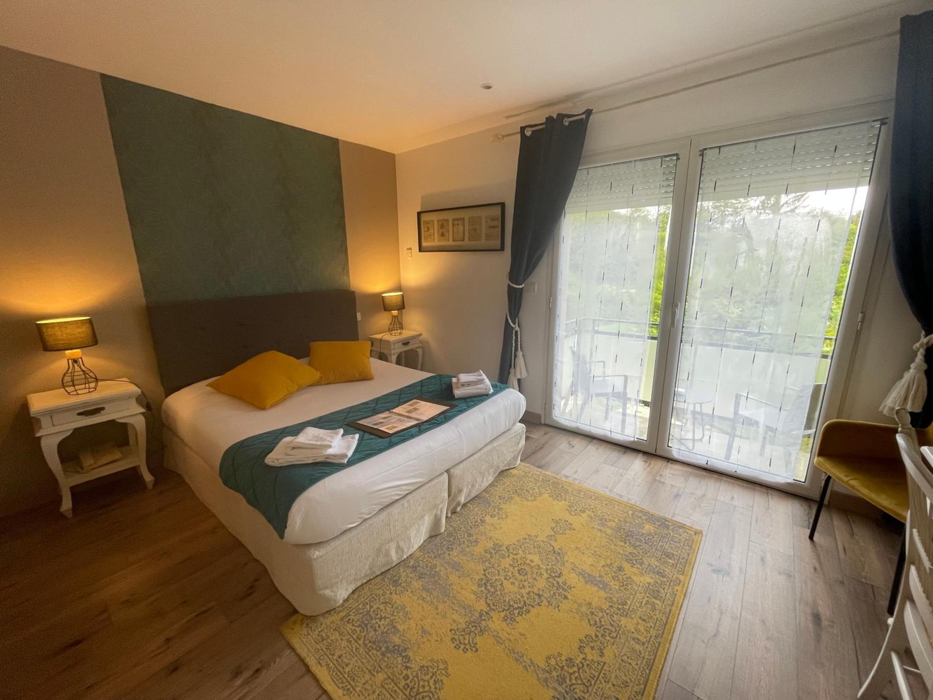Deluxe Double Room with Bath photo 2