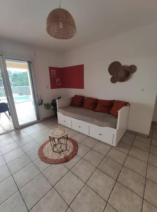 One-Bedroom House photo 1